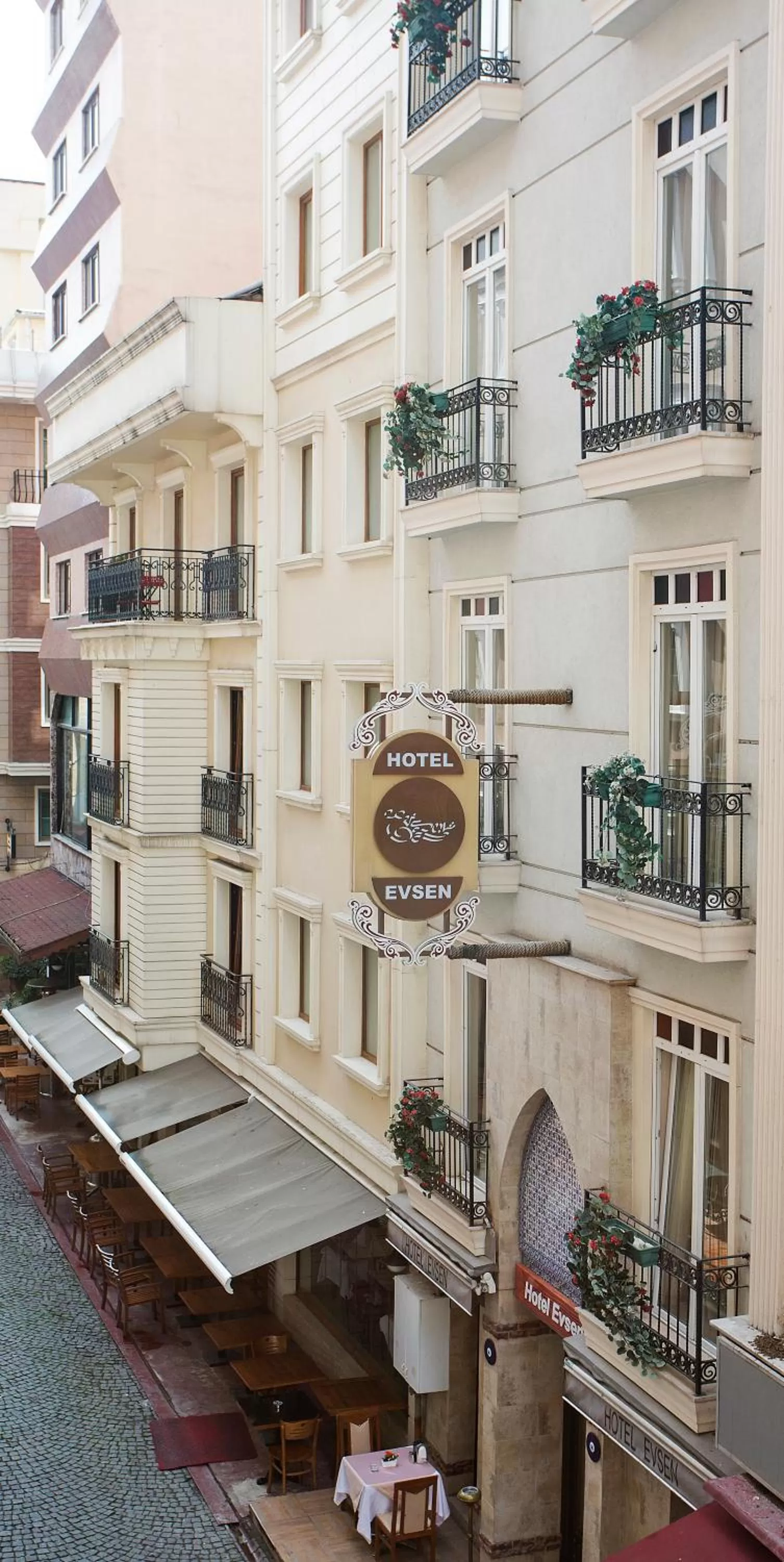 Facade/entrance in Hotel Evsen