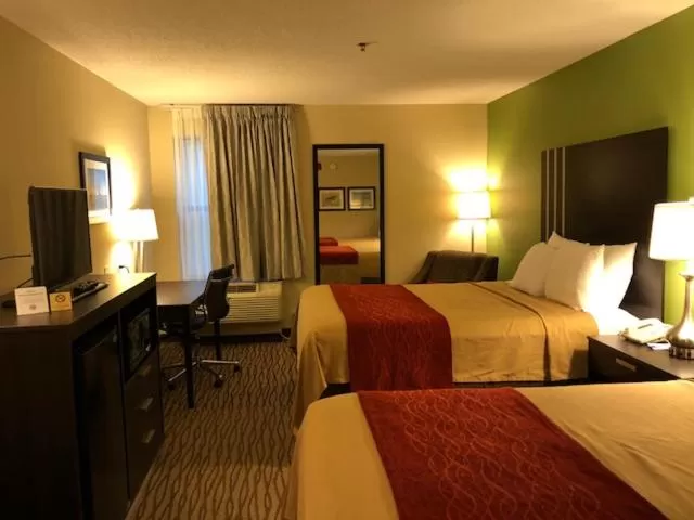 Photo of the whole room, Bed in Inn at Clinton