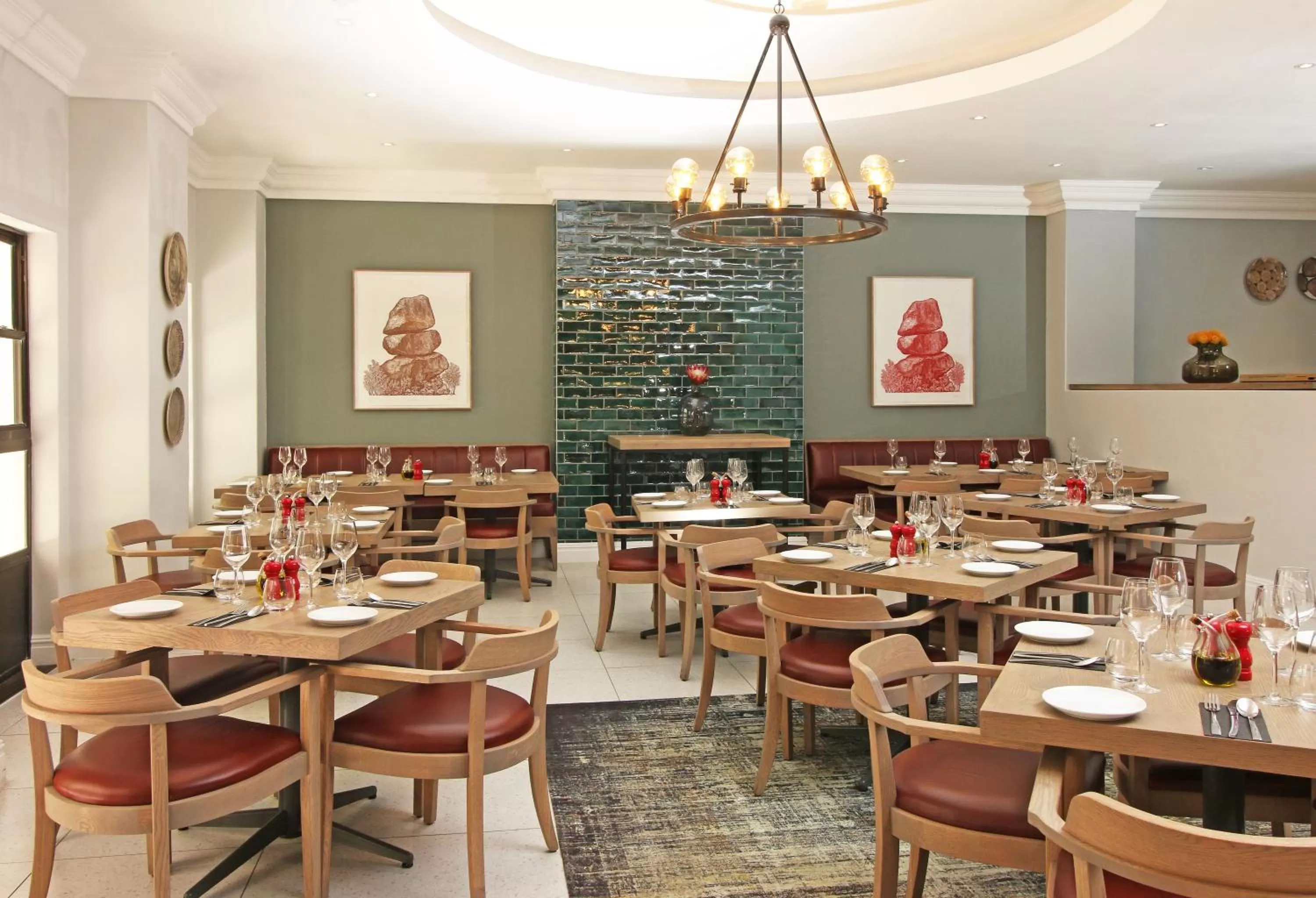 Restaurant/places to eat in Hollow on the Square City Hotel