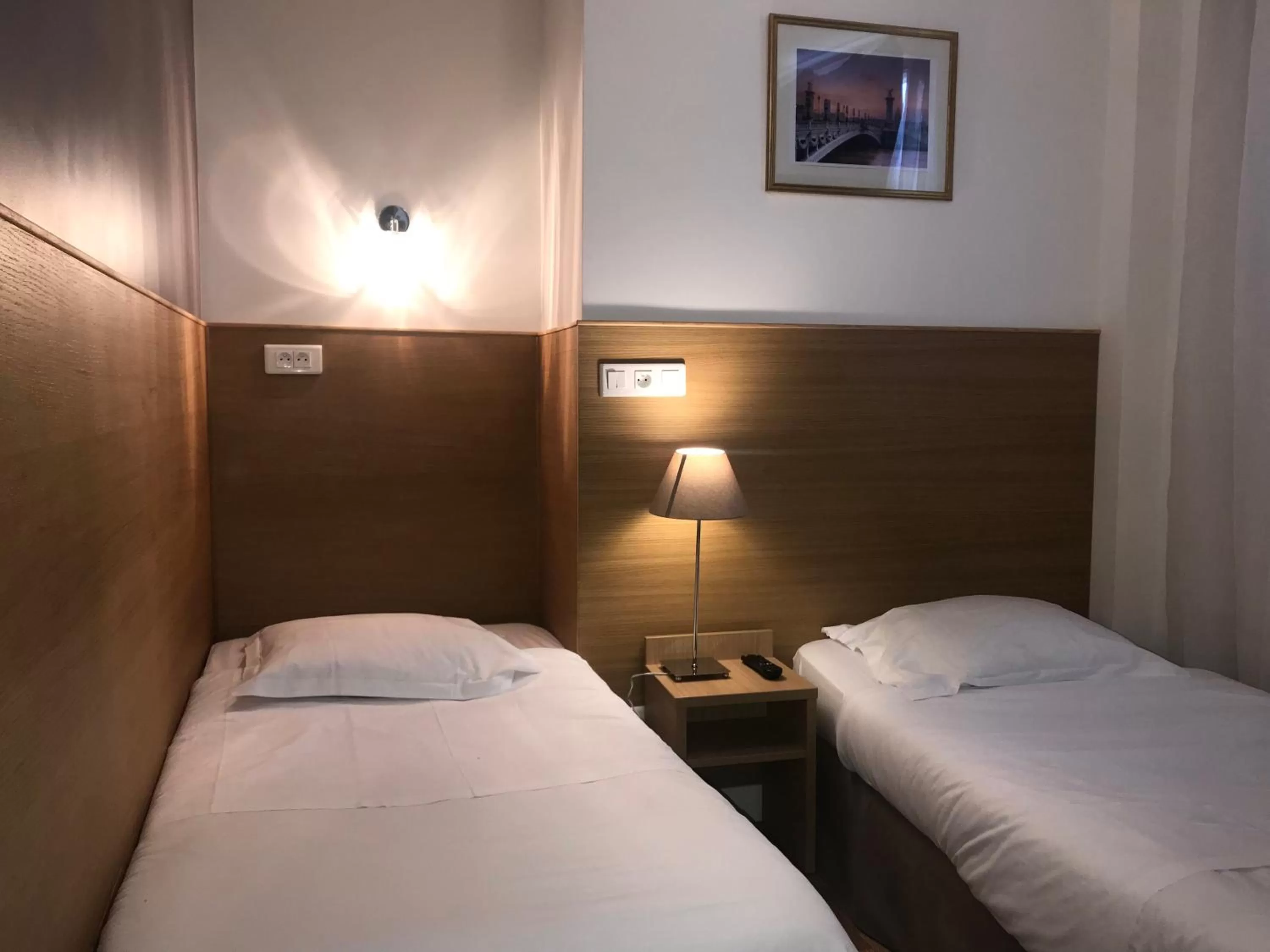 Photo of the whole room, Bed in Hotel de L'Union