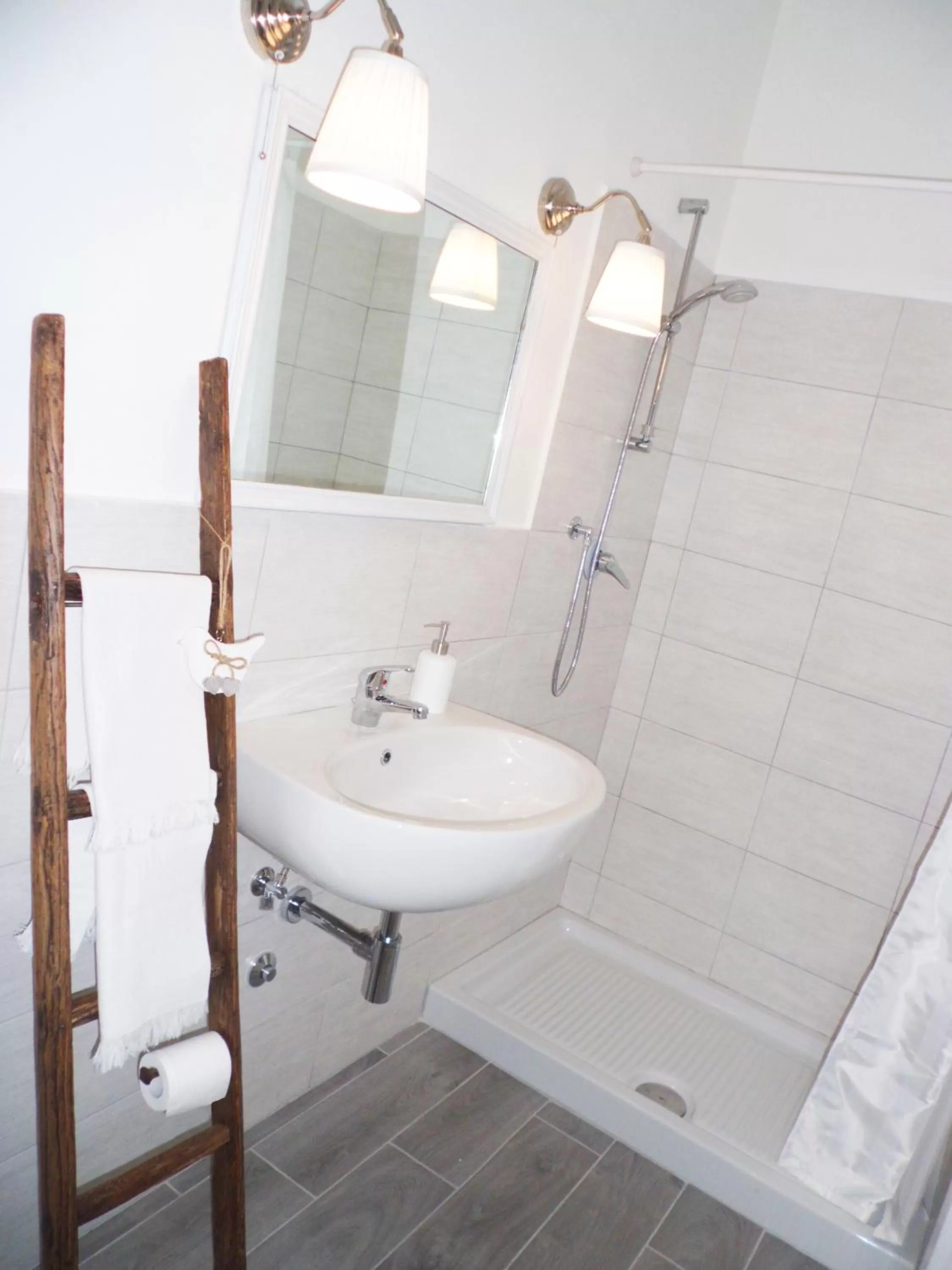 Shower in B&B More Than Rome