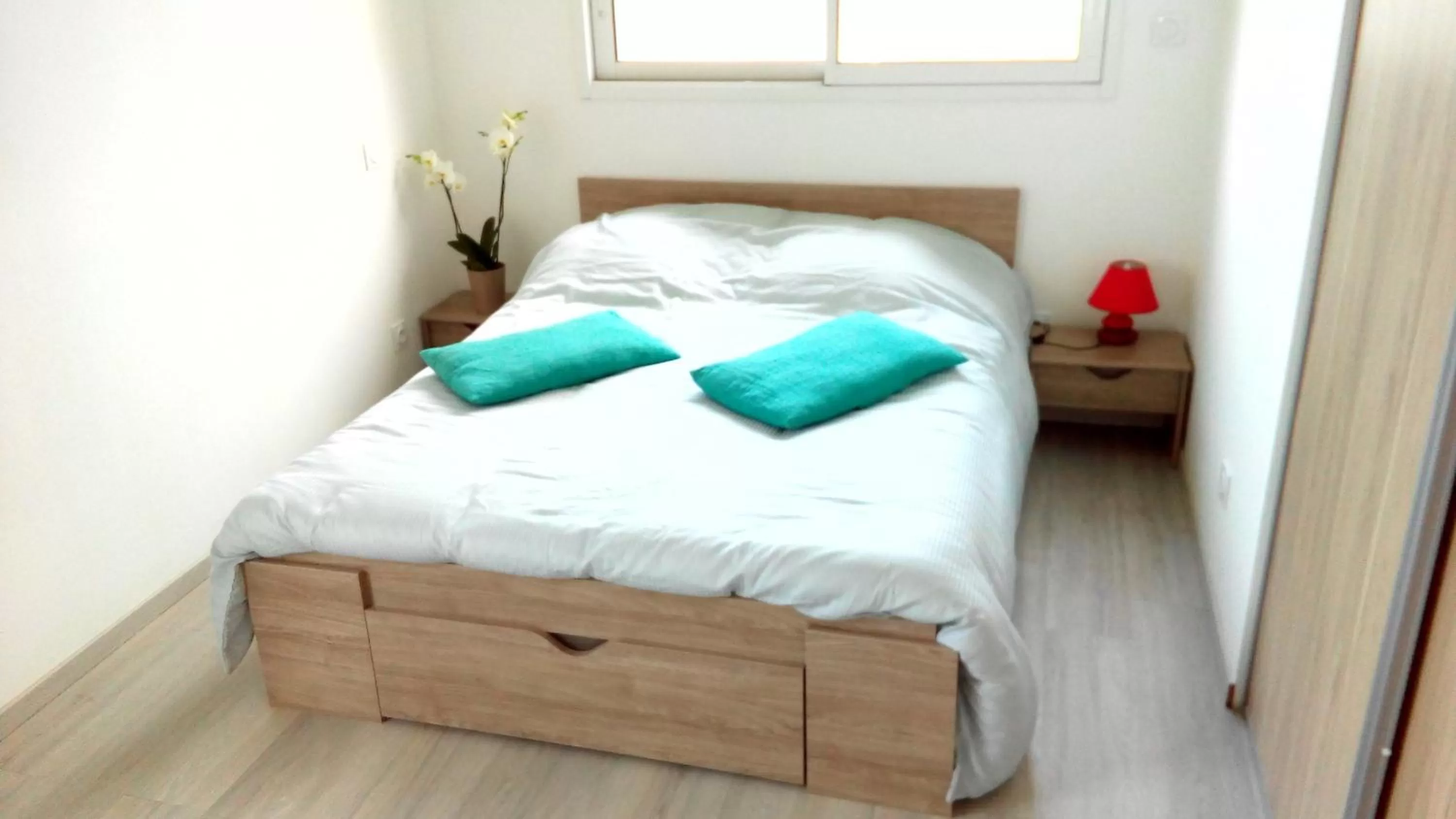 Bedroom, Bed in Chez Lionel & Mathéis , joignable au zéro6trente53cinquante60