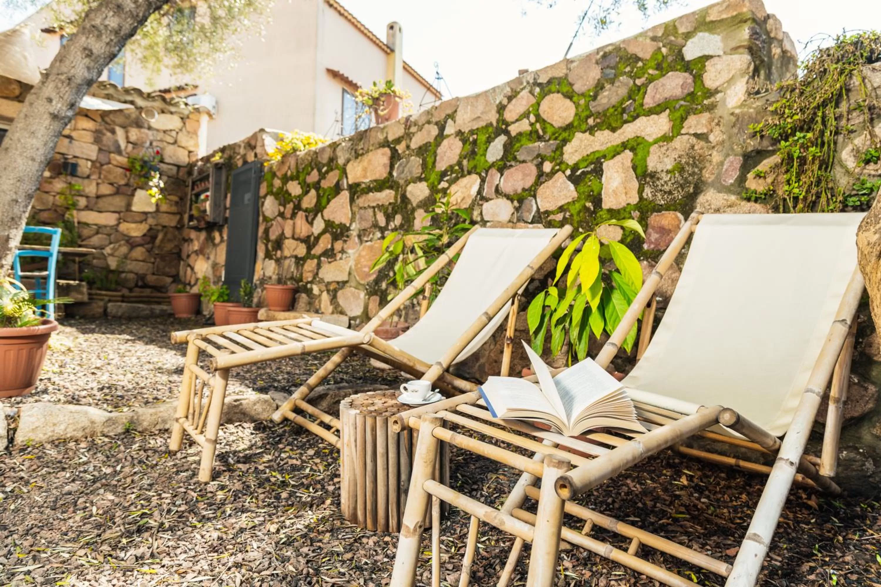 Garden in Sa Crai B&B - Sardinian Experience