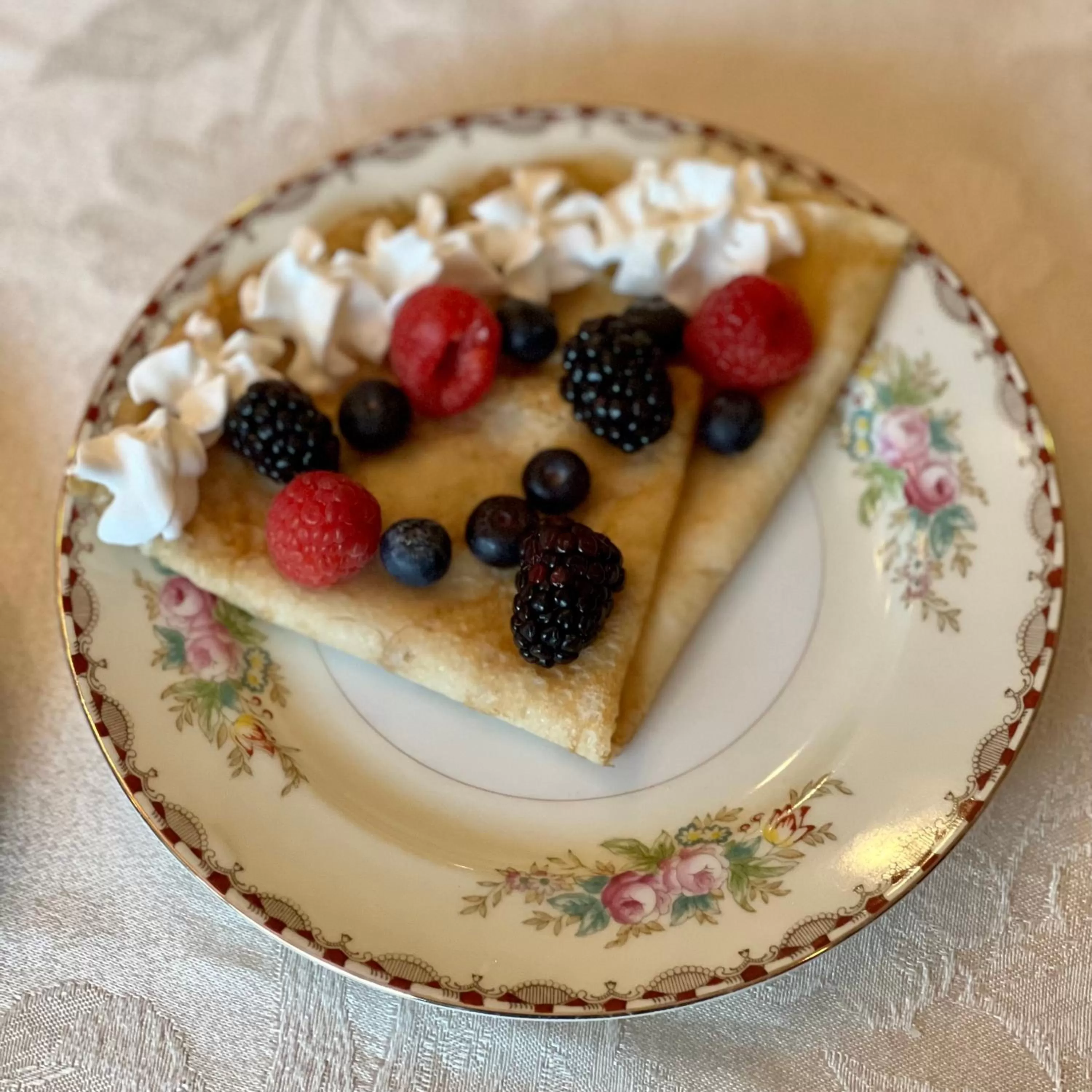 Breakfast in Almondy Inn Bed & Breakfast