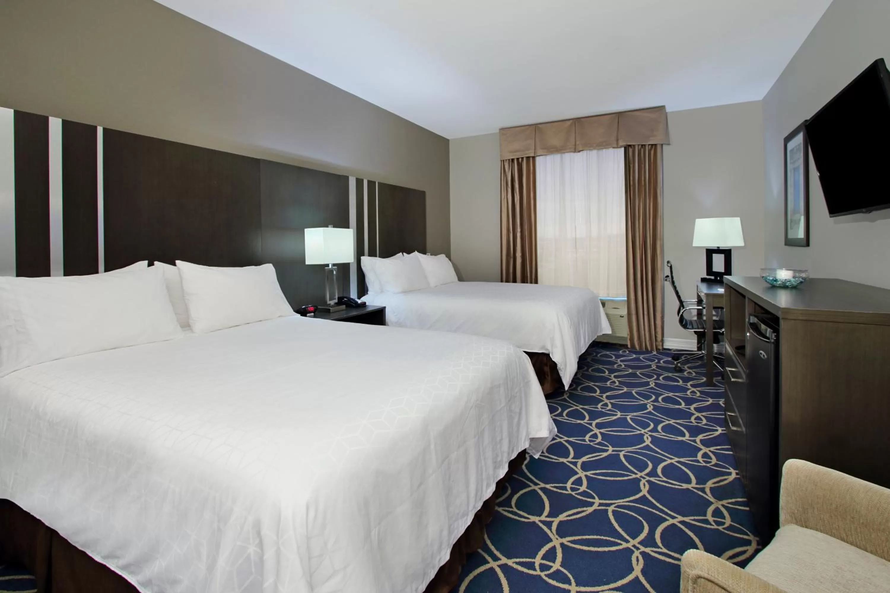 Photo of the whole room, Bed in Holiday Inn Express and Suites Houston North - IAH Area by IHG