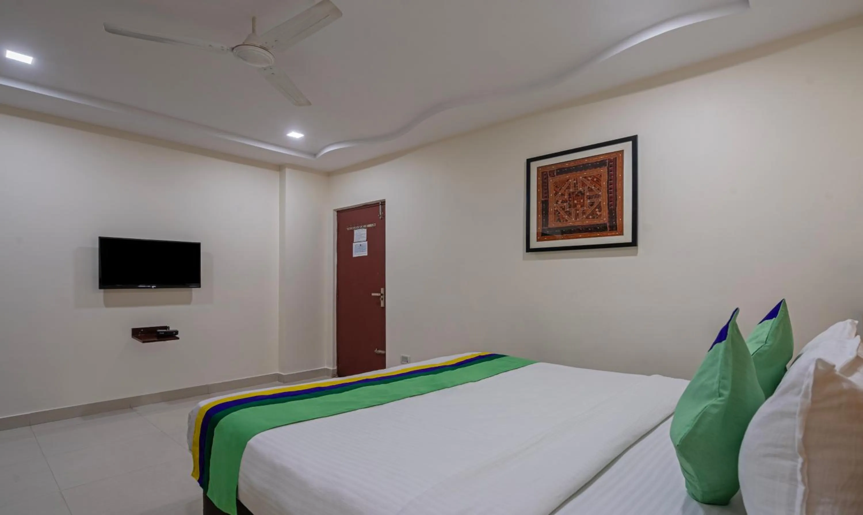 Bed in Treebo Emerald