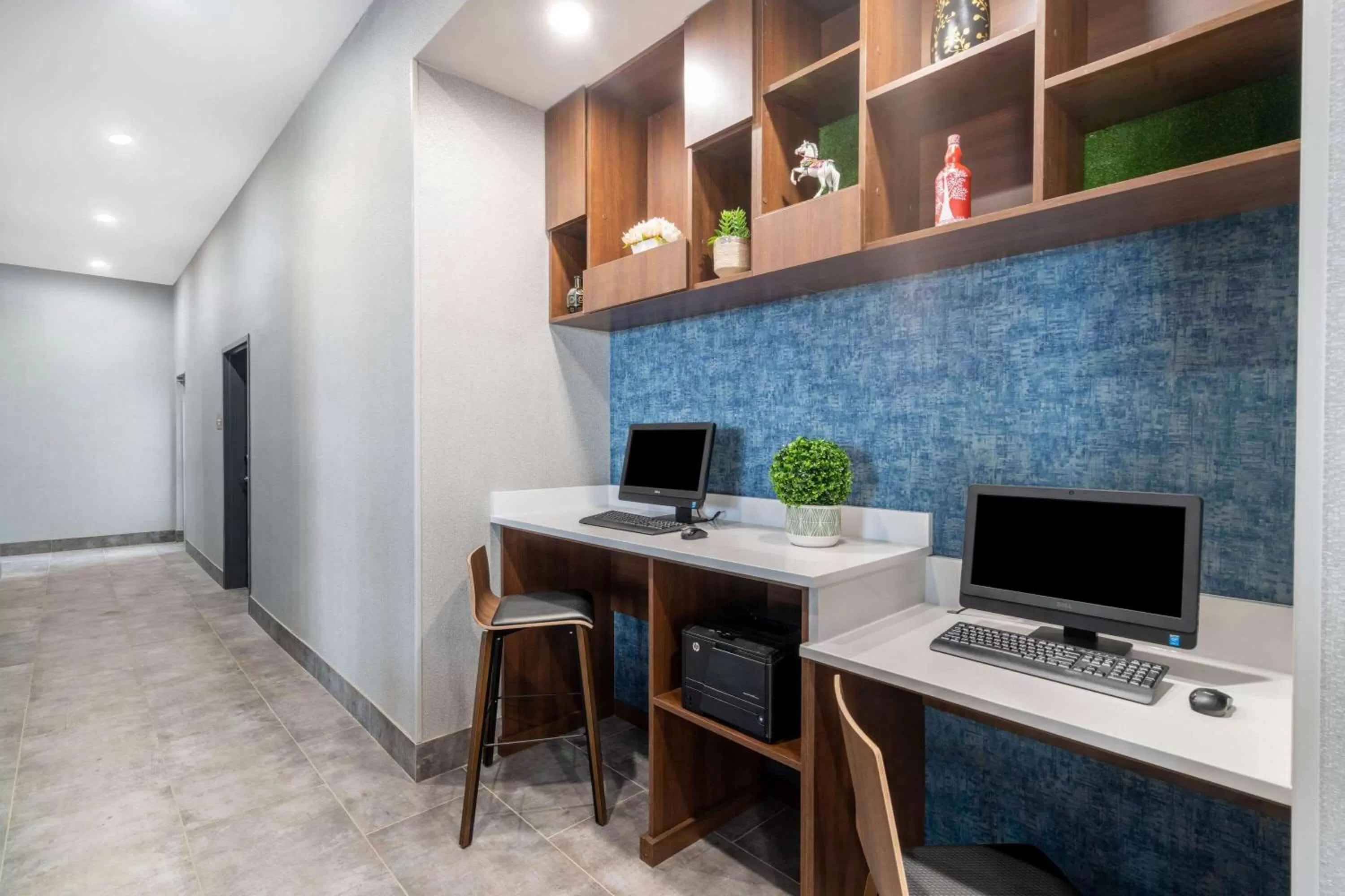 On site in La Quinta Inn & Suites by Wyndham Louisville NE - Old Henry Rd