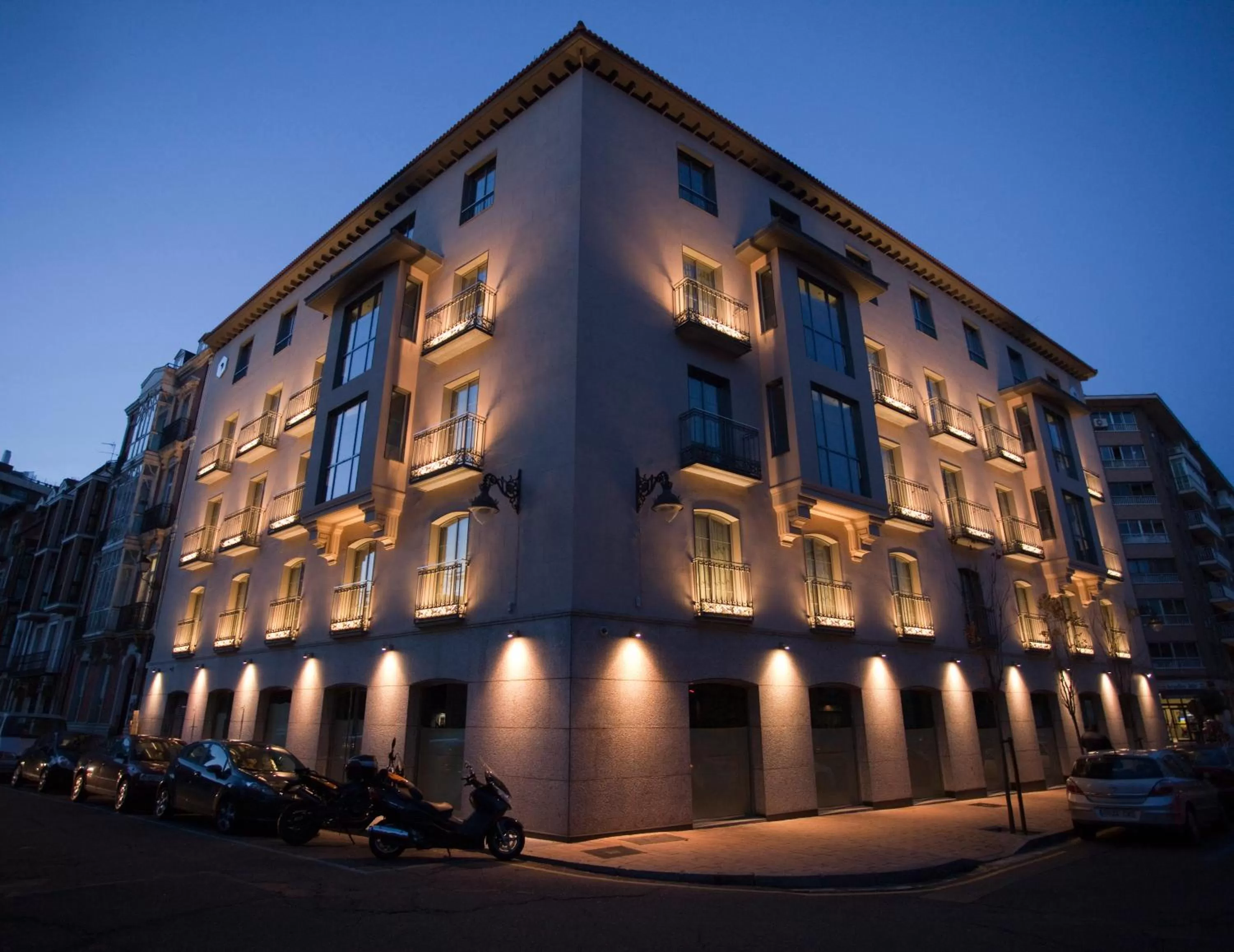 Facade/entrance in Nexus Valladolid Suites & Hotel