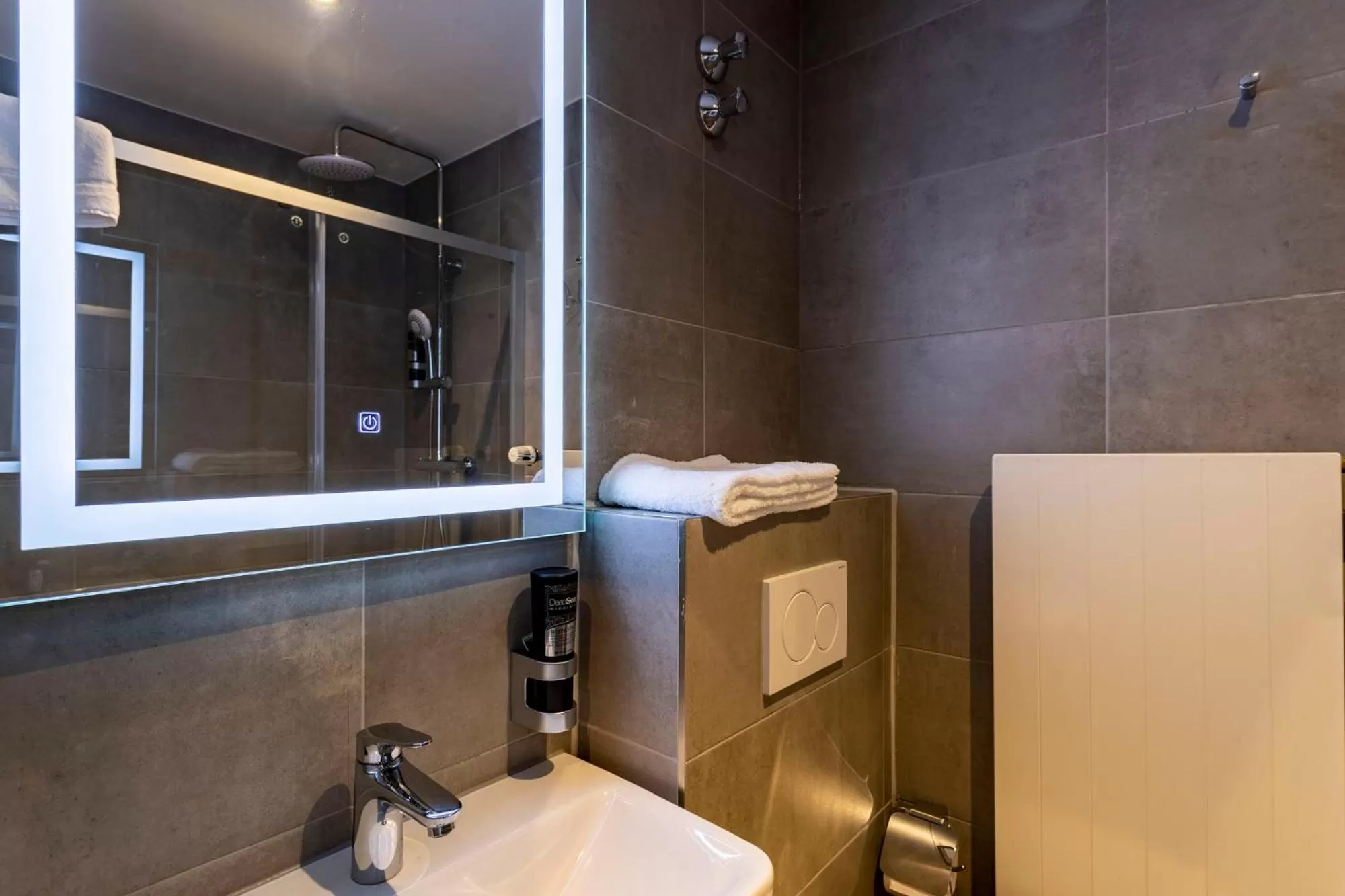 Bathroom in tinyTwice Hotel Bonn