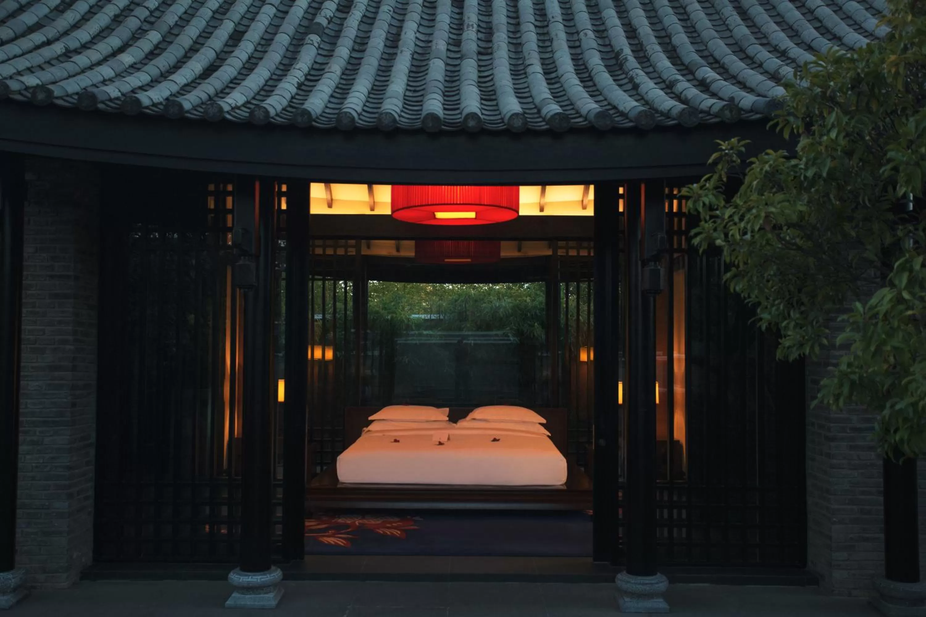 Property building, Bed in Banyan Tree Lijiang