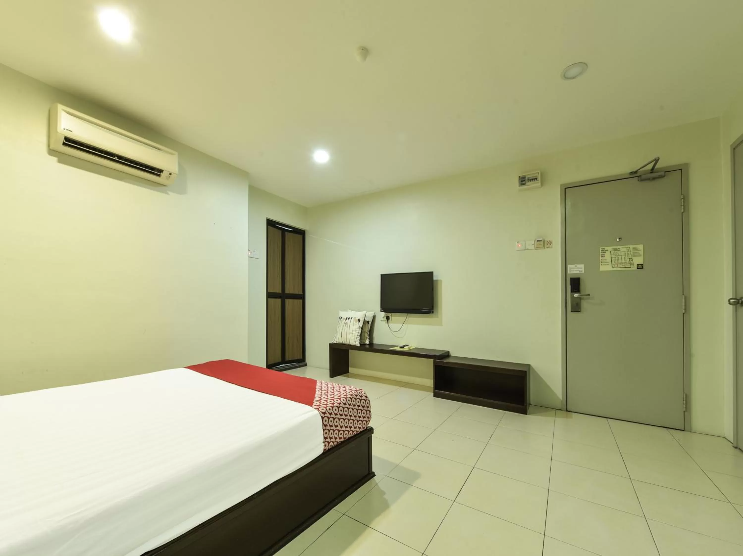 TV/Entertainment Center in Super OYO Capital O 90545 Ho Hotel