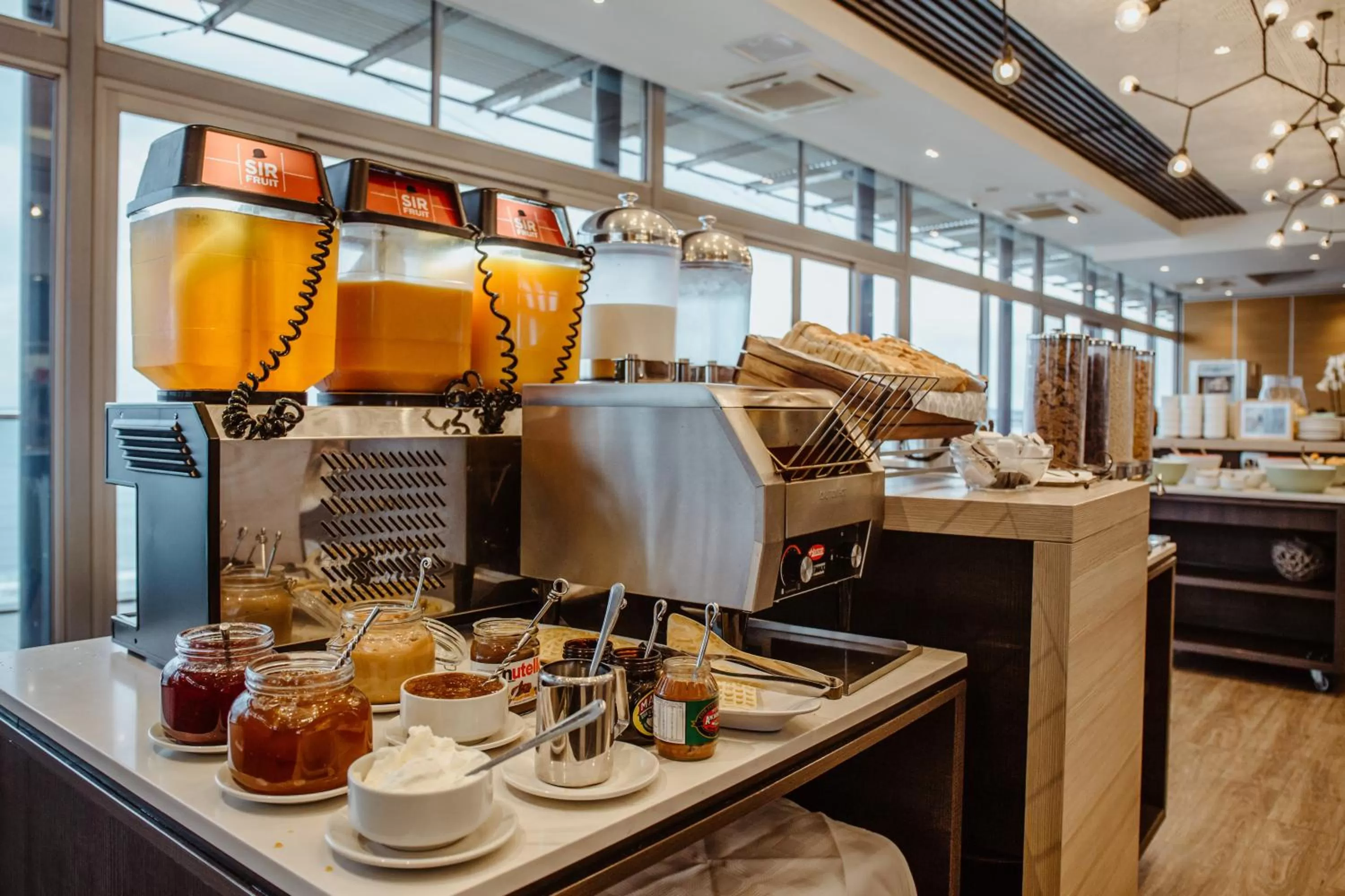 Restaurant/places to eat in Belaire Suites Hotel