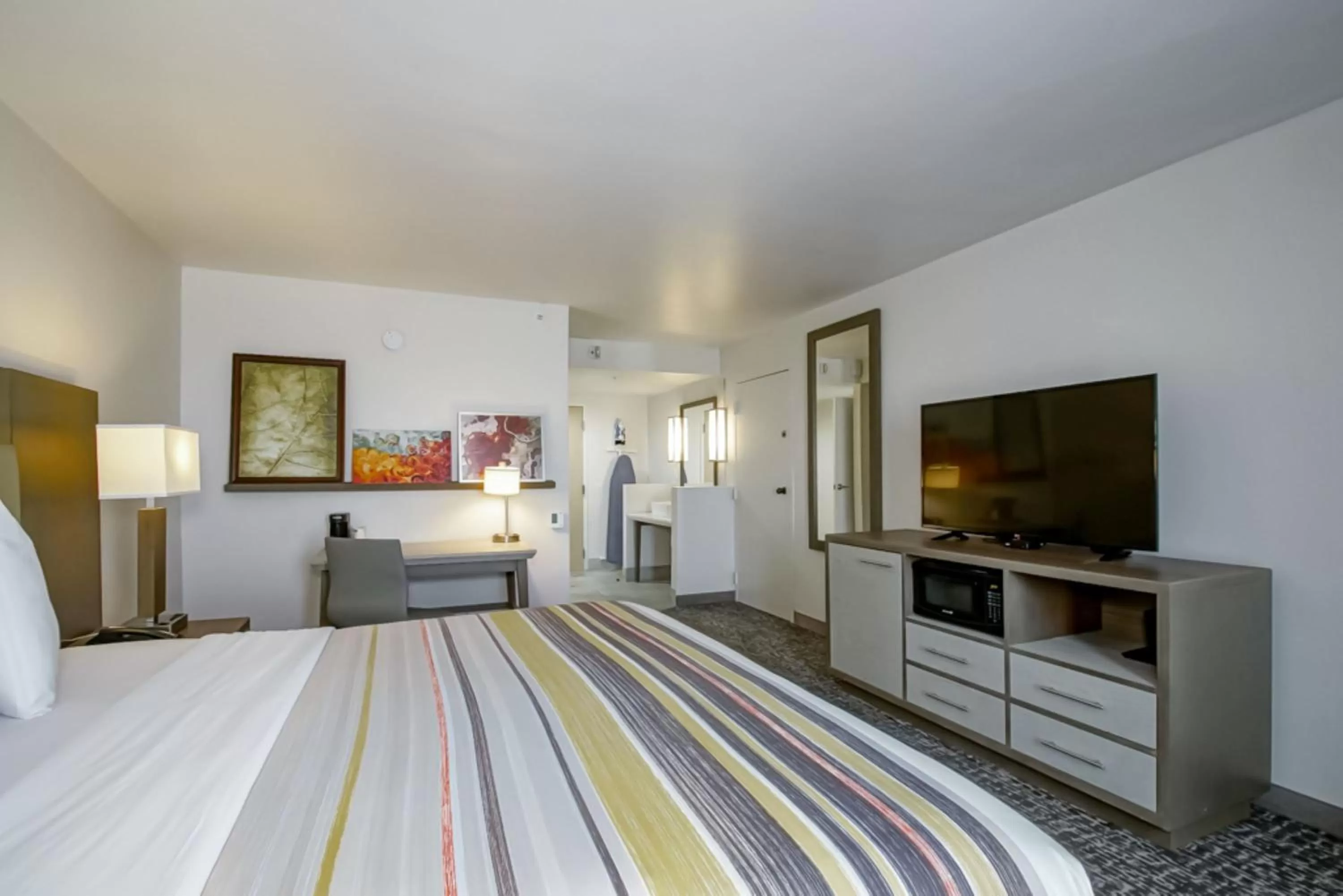 Photo of the whole room in Country Inn & Suites by Radisson, New Orleans I-10 East, LA