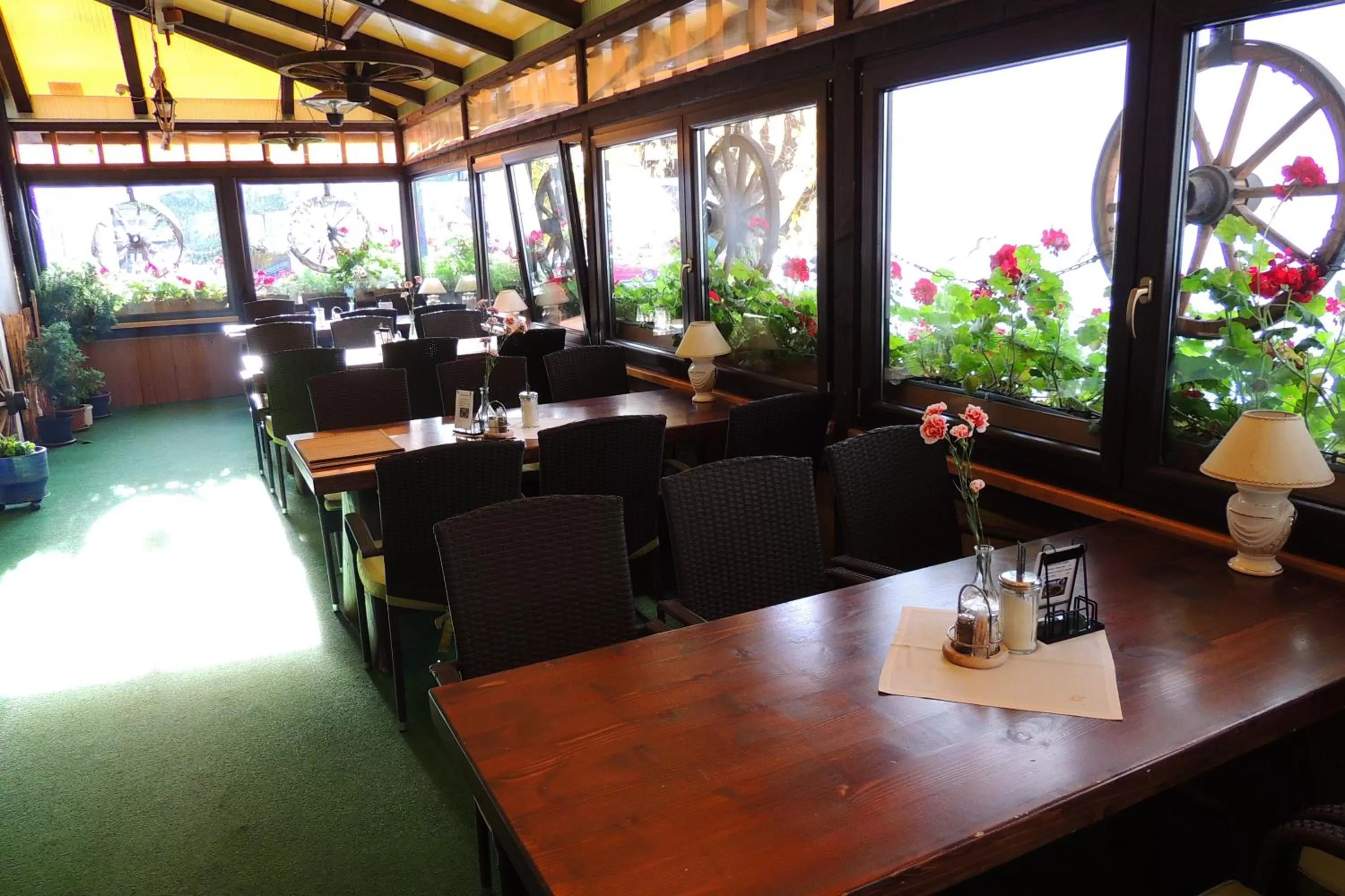 Restaurant/places to eat in Hotel Club