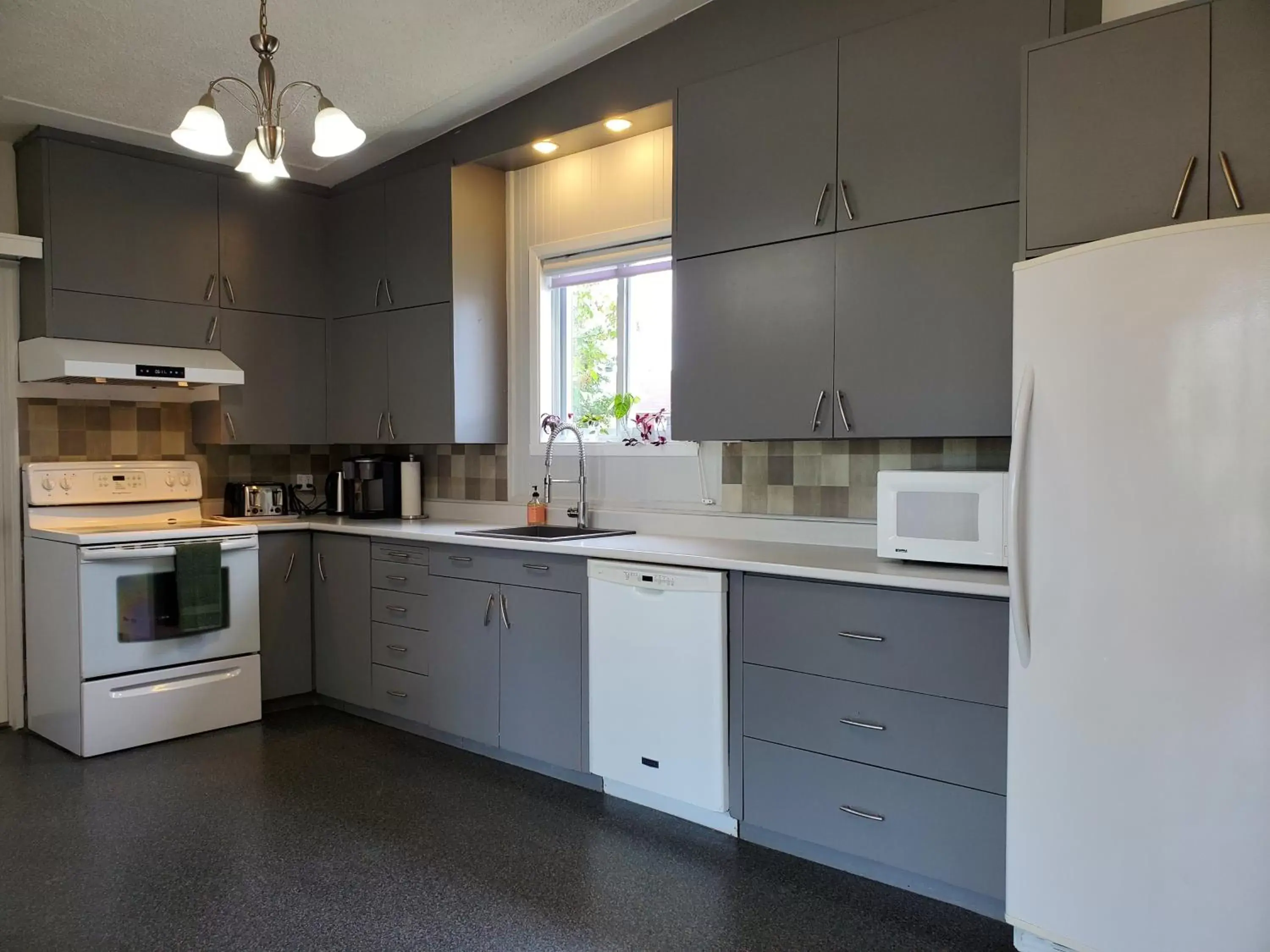 Queen Room with Shared Bathroom in Auberge Mélilot Queen Room with Shared Bathroom in Auberge Mélilot