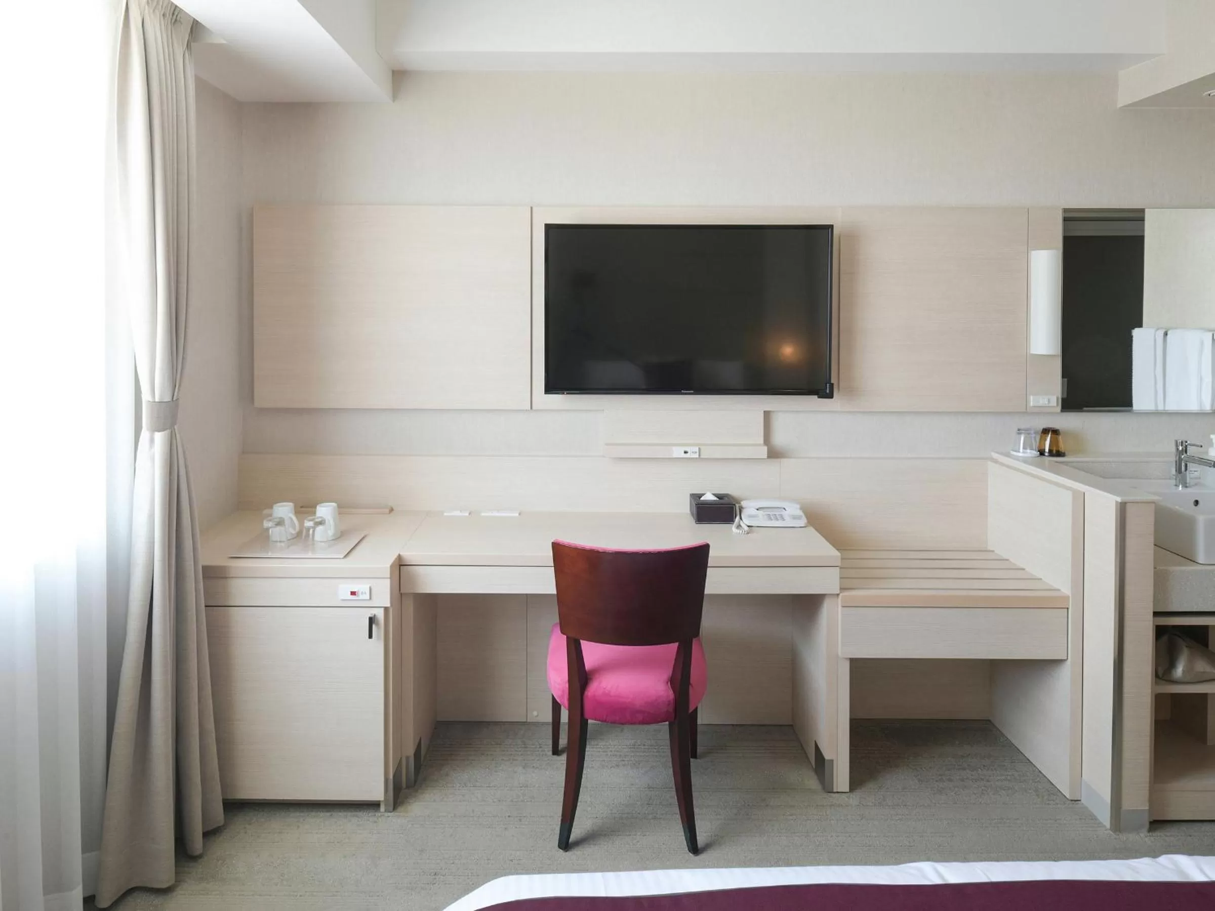 TV and multimedia in Vessel Inn Shigamoriyama Station