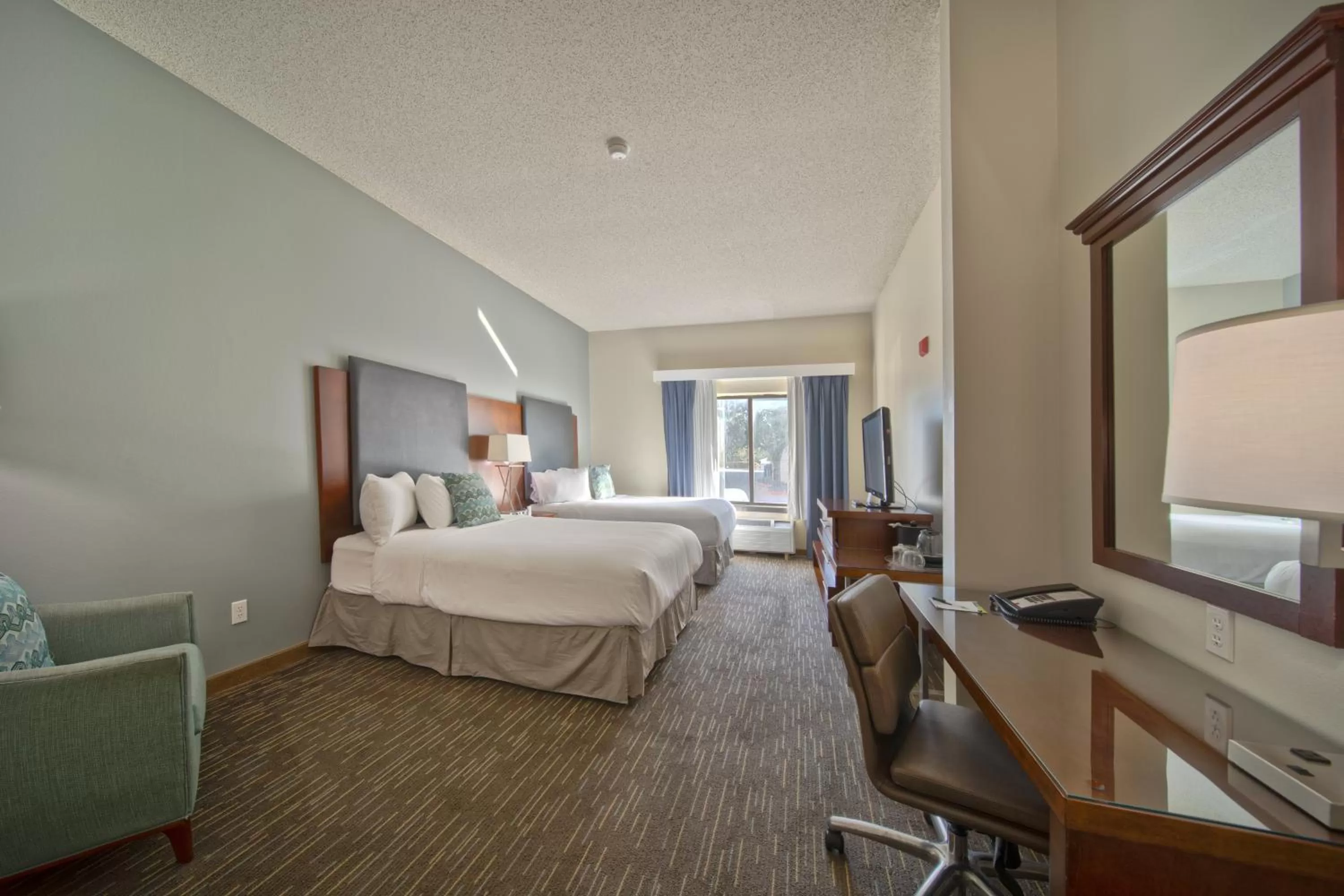 Photo of the whole room, Bed in Wingate by Wyndham and Williamson Conference Center