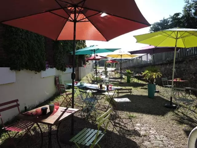 Patio in L auberge du lion d or