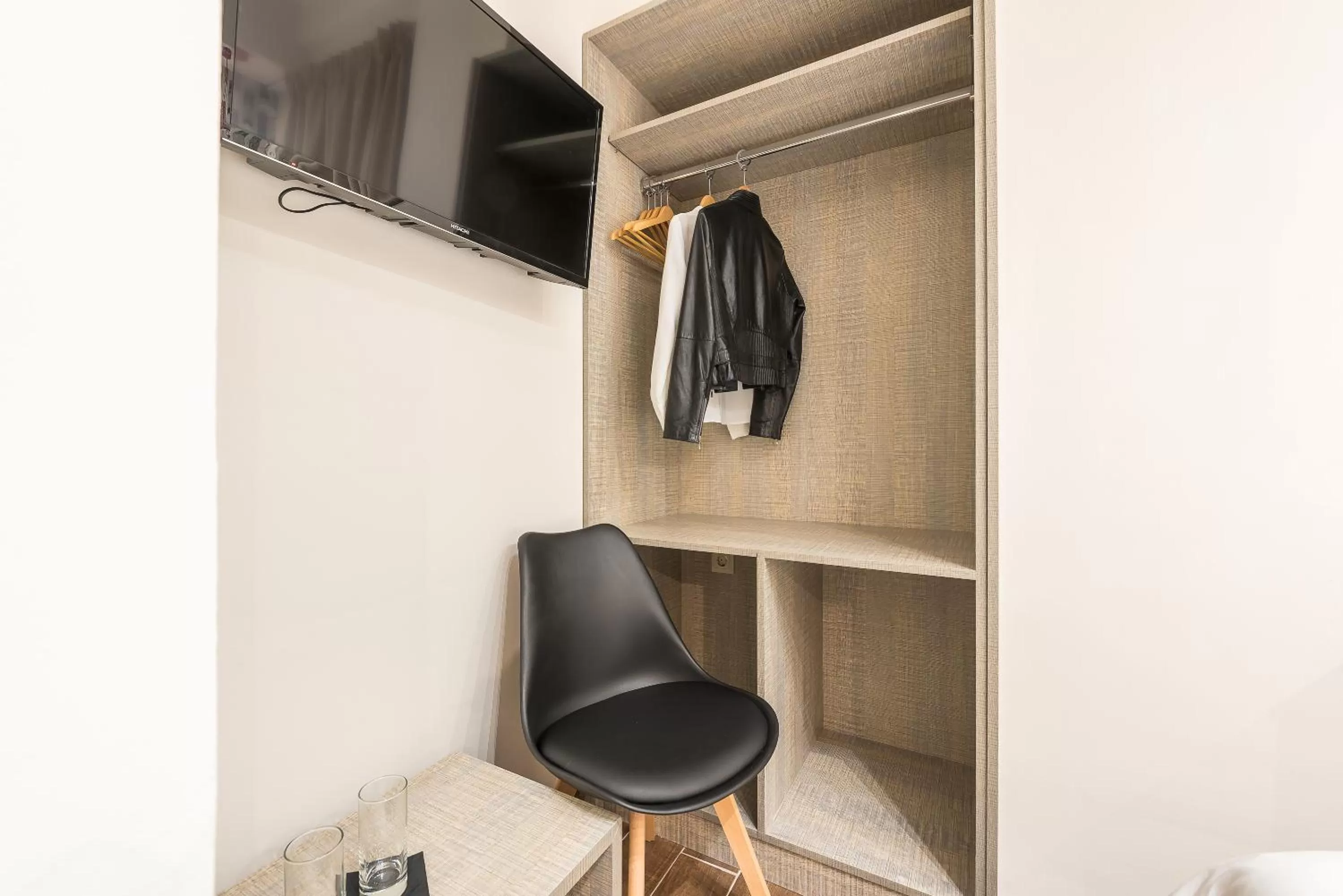 Property building in Athens Lights