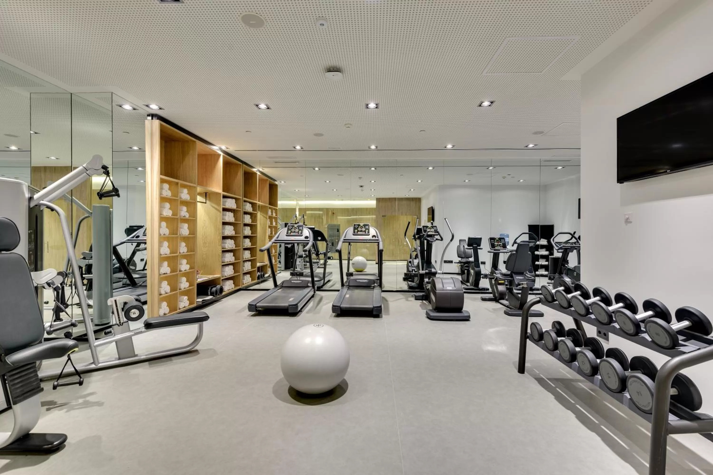 Fitness centre/facilities in Melia Madrid Serrano