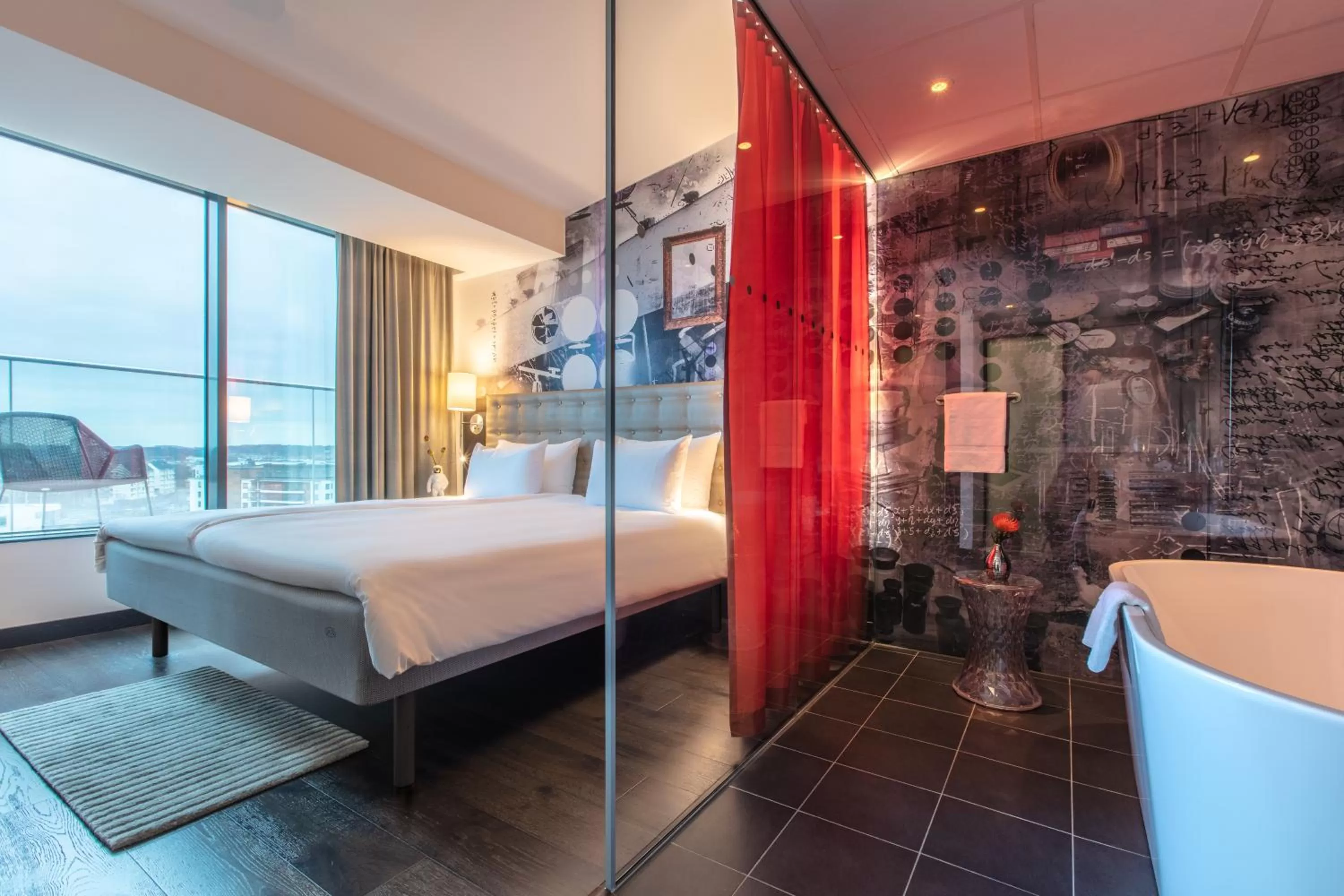 Shower, Bed in Radisson Blu Riverside Hotel