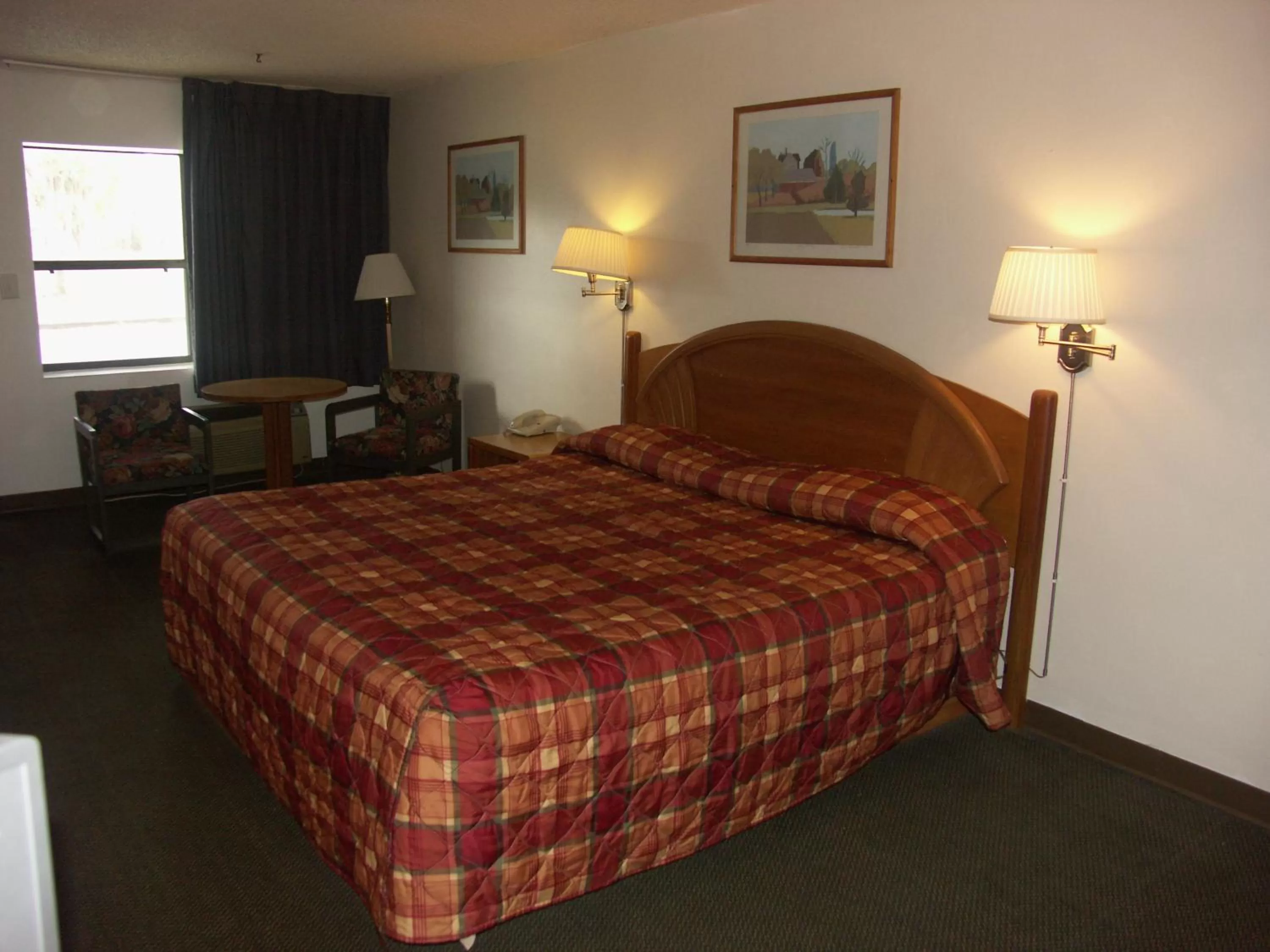 King Room in Deerwood Inn & Madison Campground