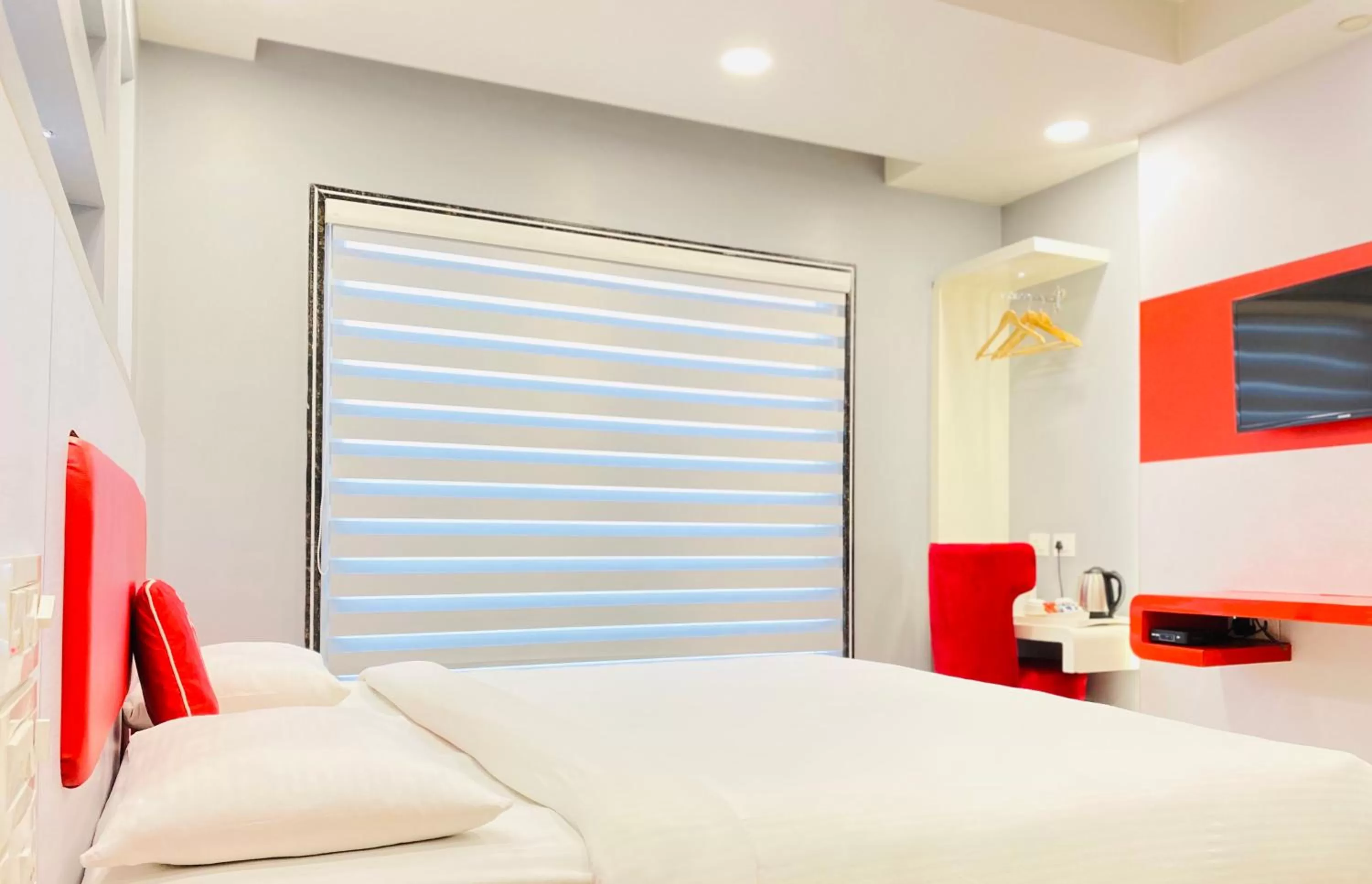 Photo of the whole room, Bed in City Empire - New Delhi Railway Station, Near Connaught Place