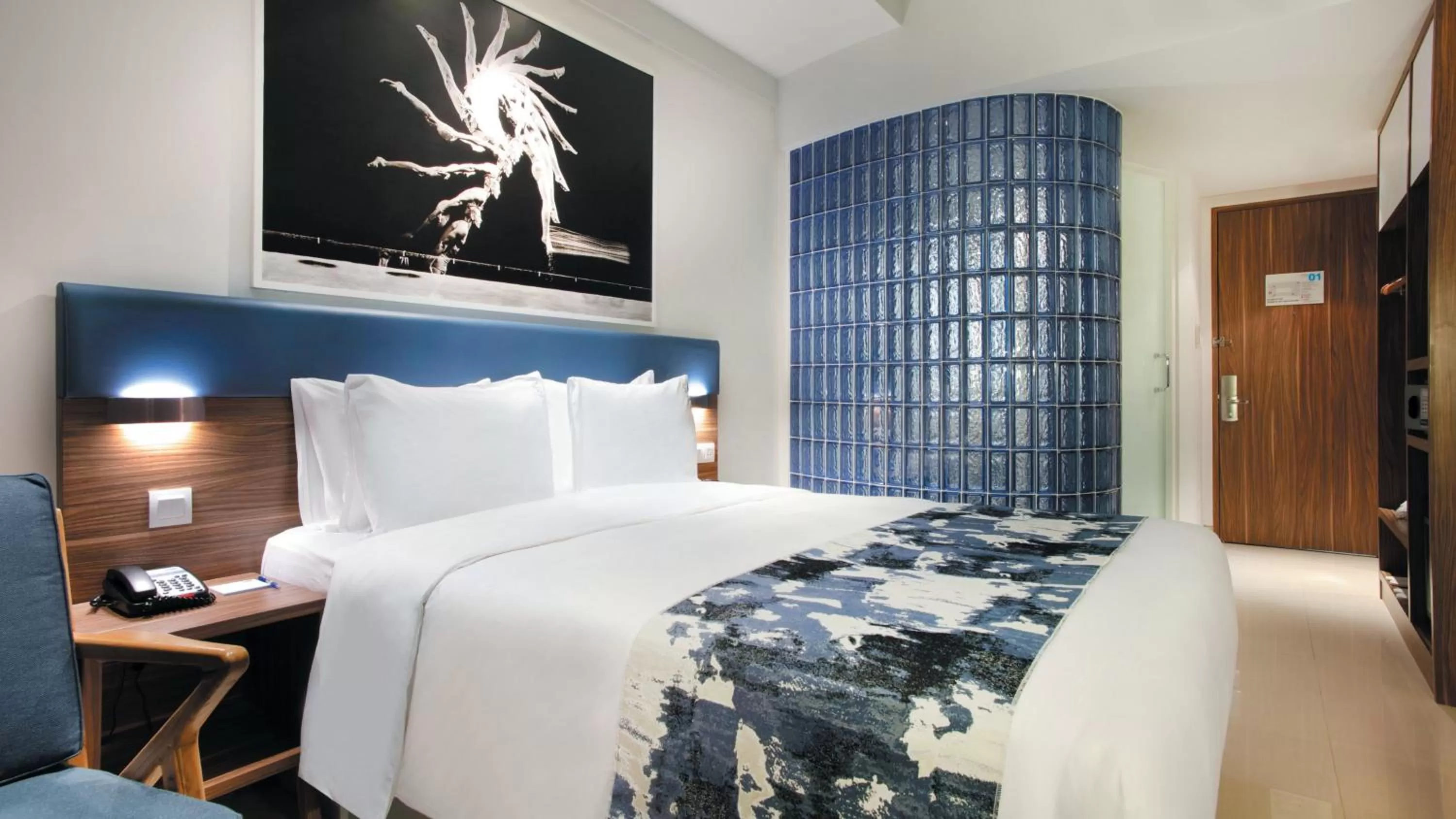 Photo of the whole room, Bed in Holiday Inn Express Baruna by IHG