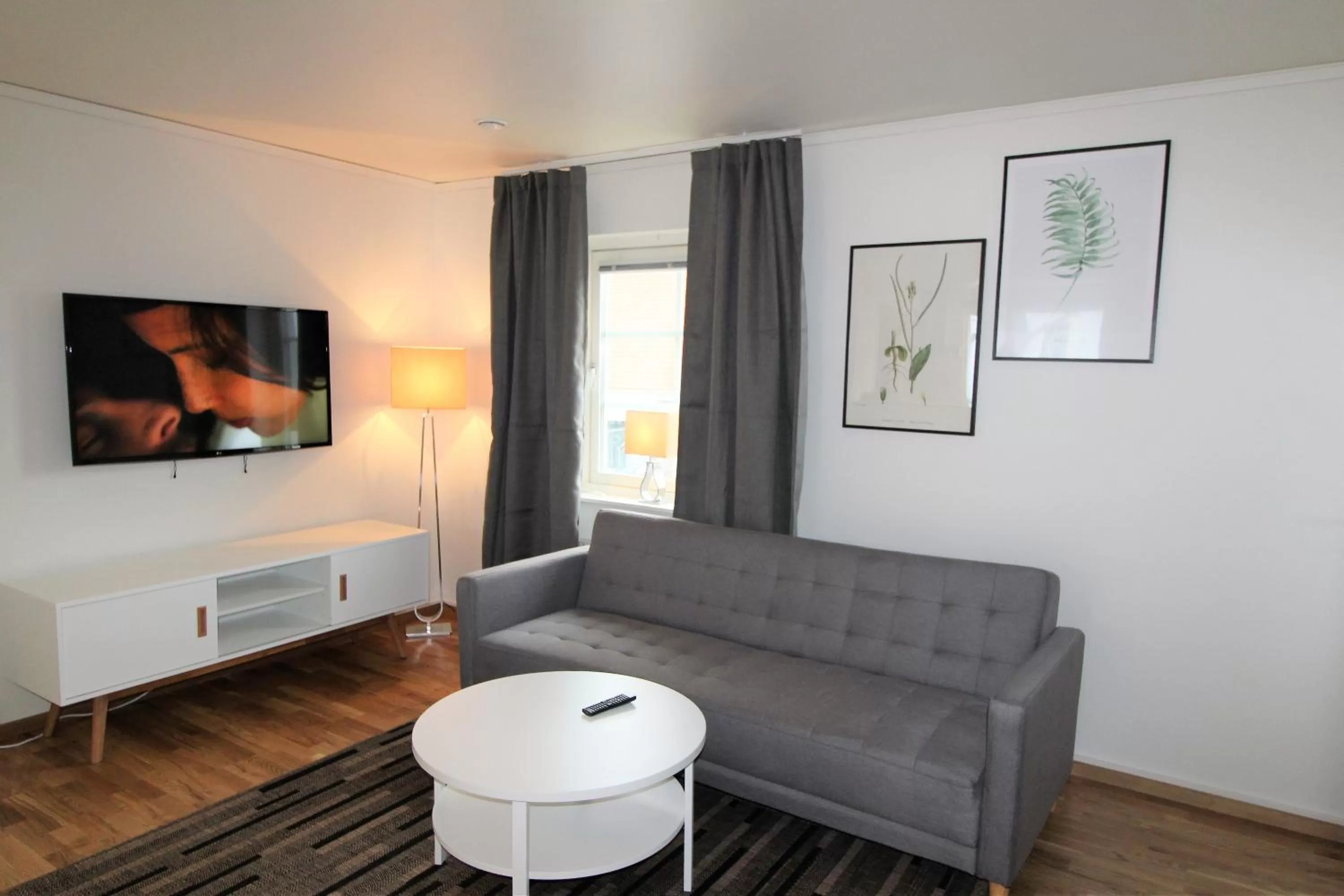 Communal lounge/ TV room in Easy Livin' Apartment Hotel