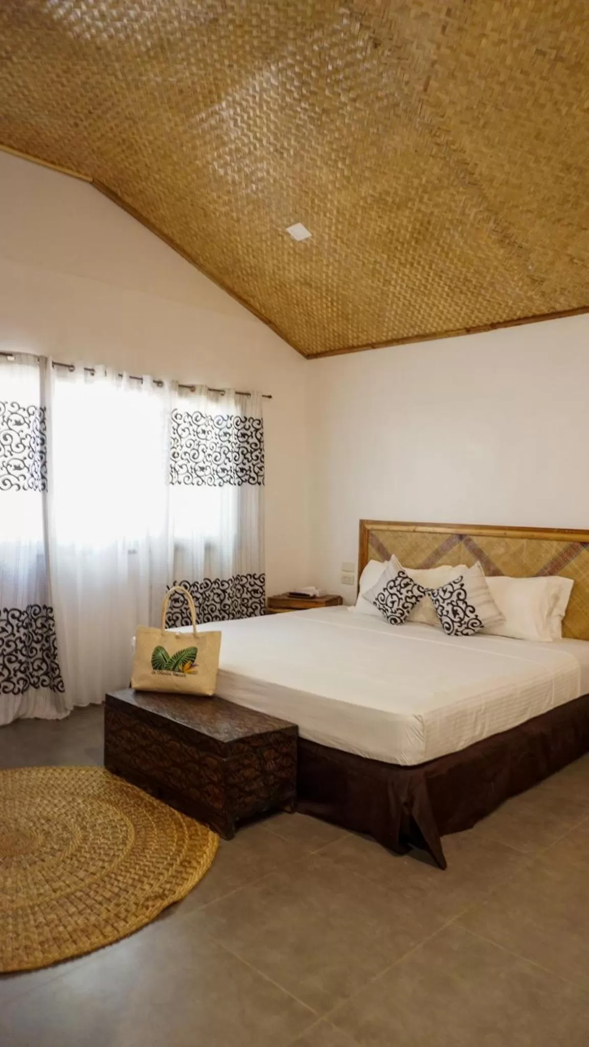 Bed in La Colonial Resort