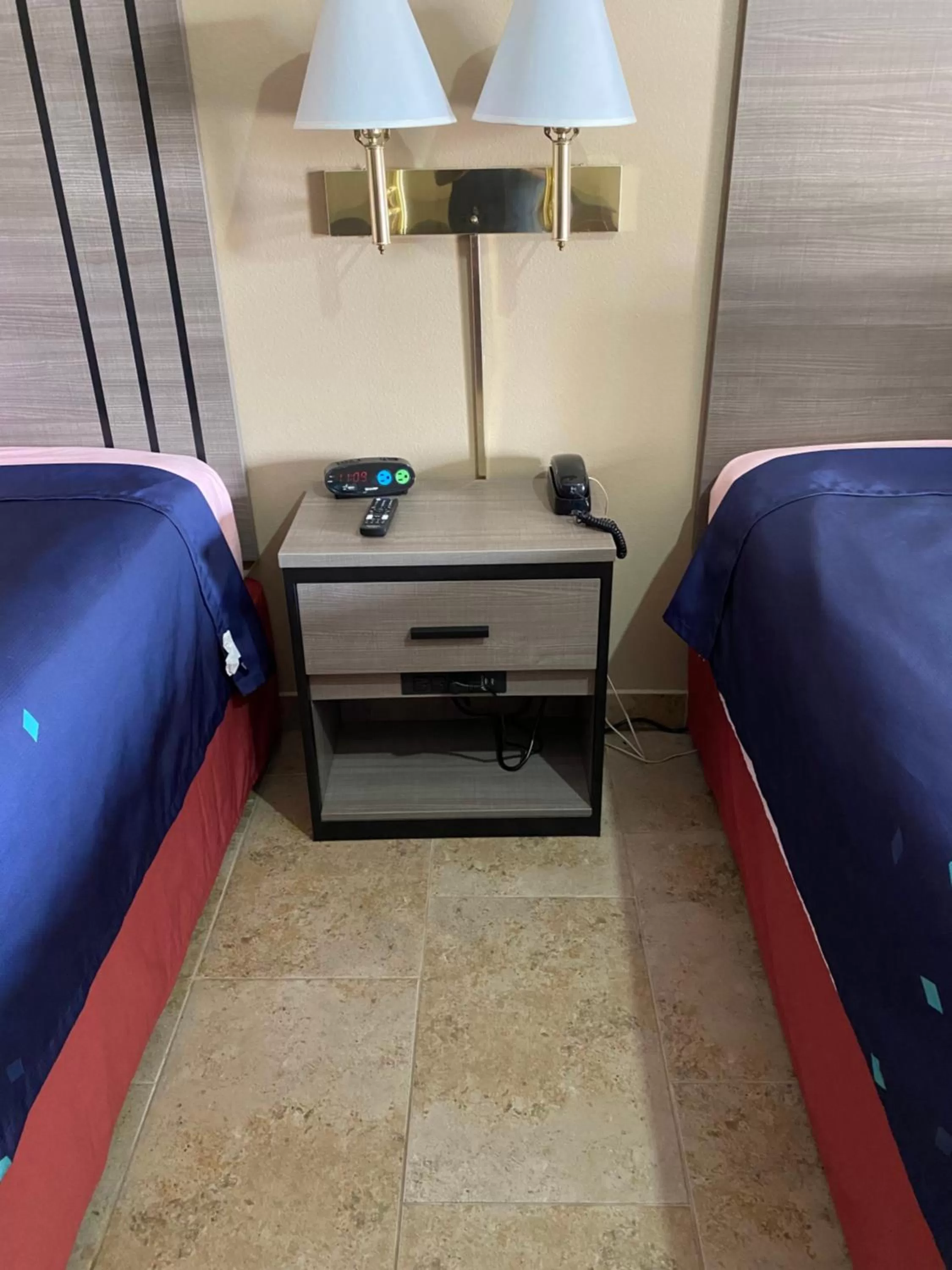 Bed in Los Fresnos Inn and Suites