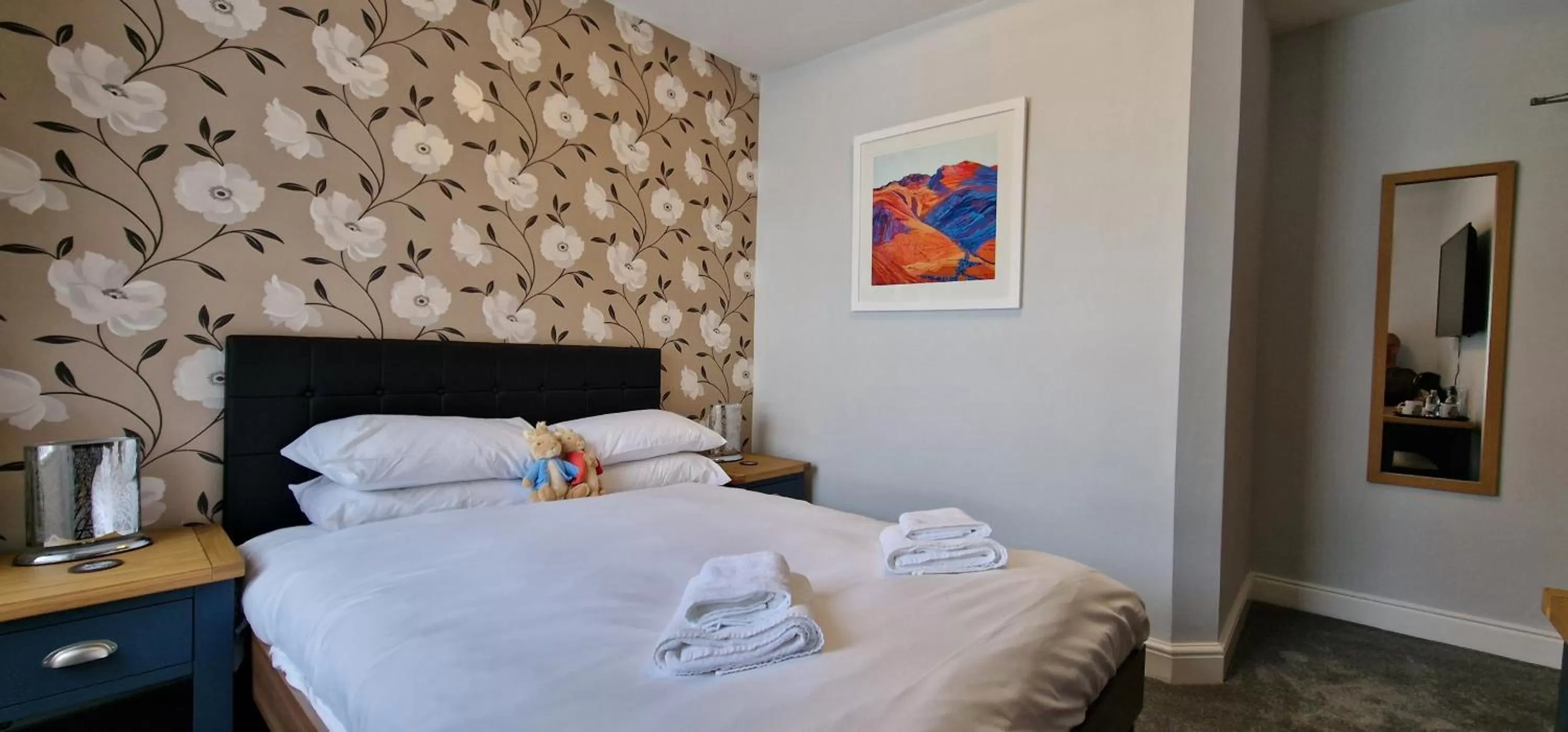 Bedroom, Bed in Bonny Brae House by Woodland Park