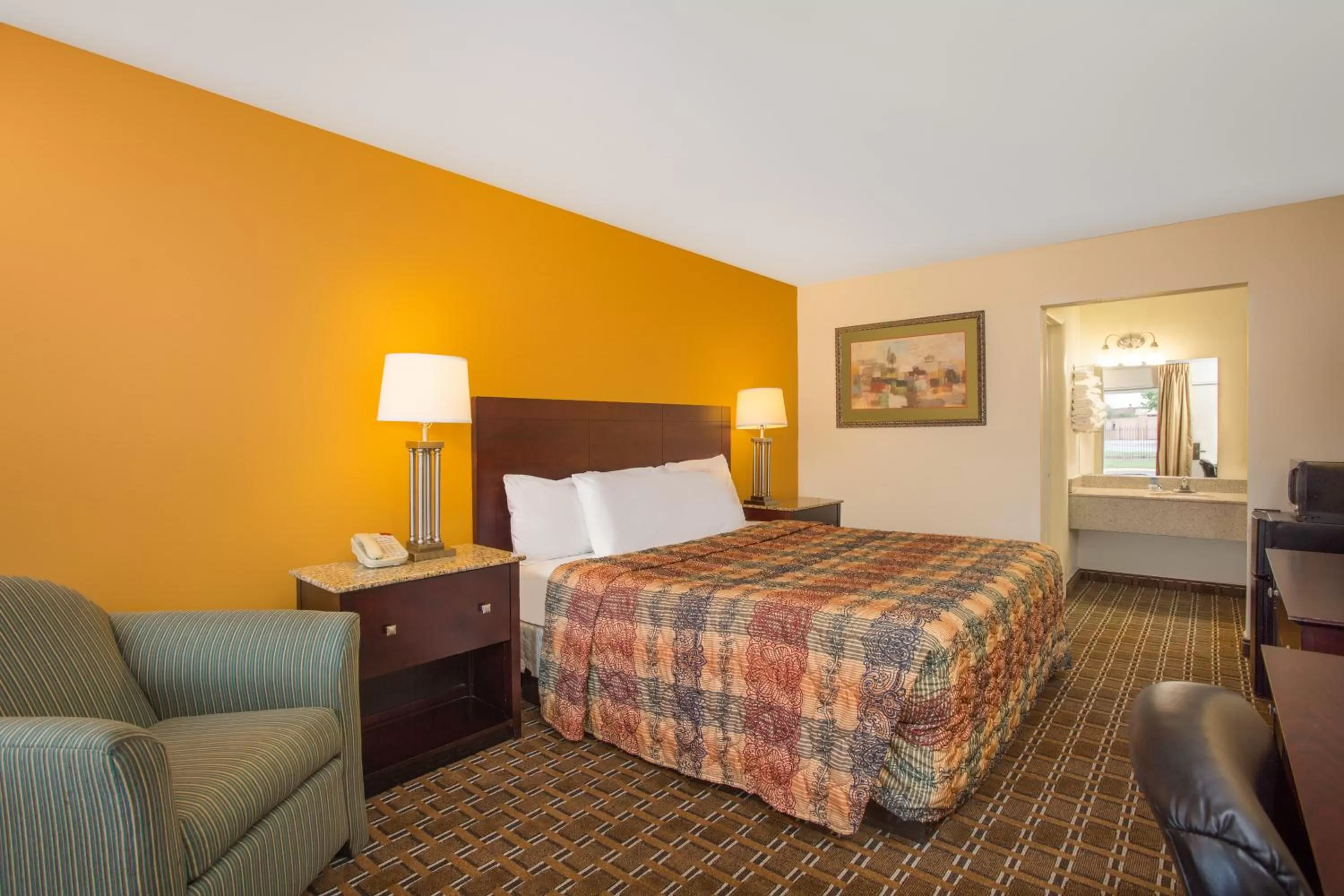 Bed in Days Inn by Wyndham Chester