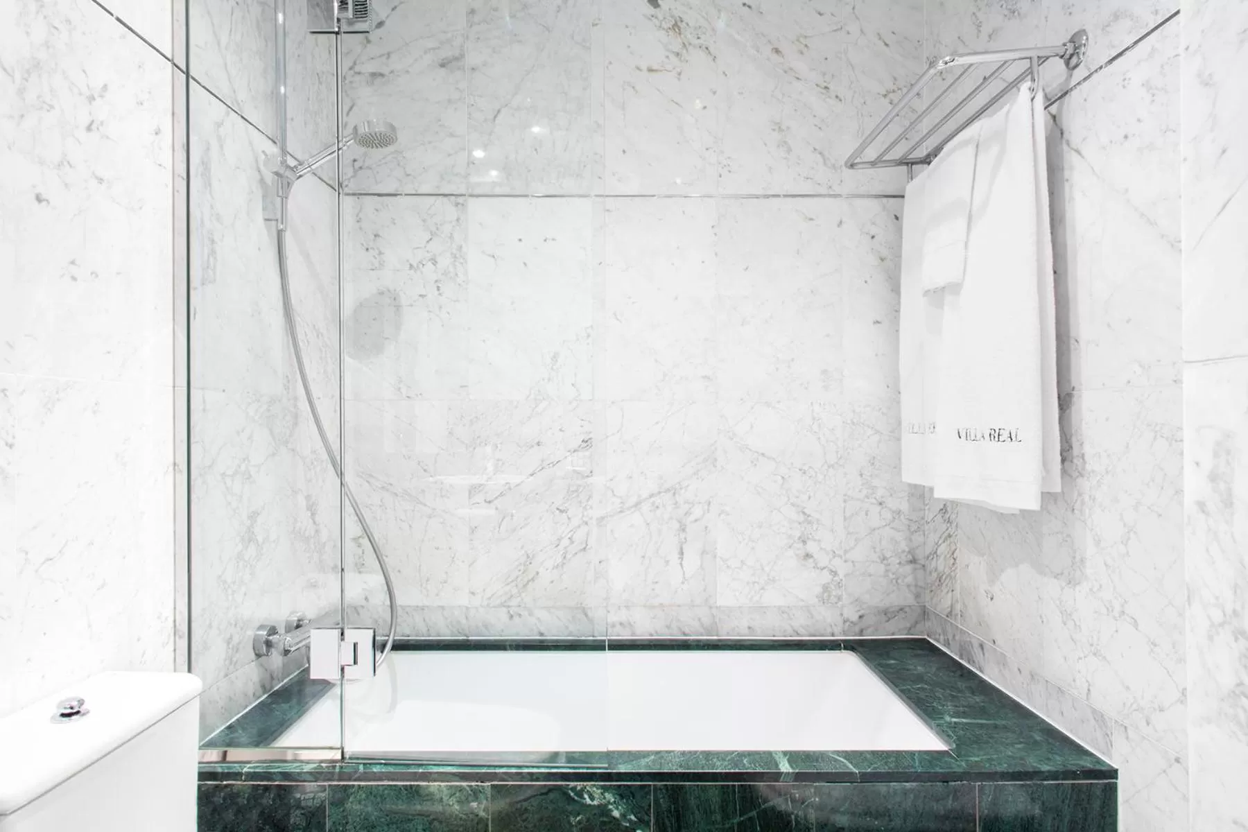 Bathroom in Hotel Villa Real, a member of Preferred Hotels & Resorts