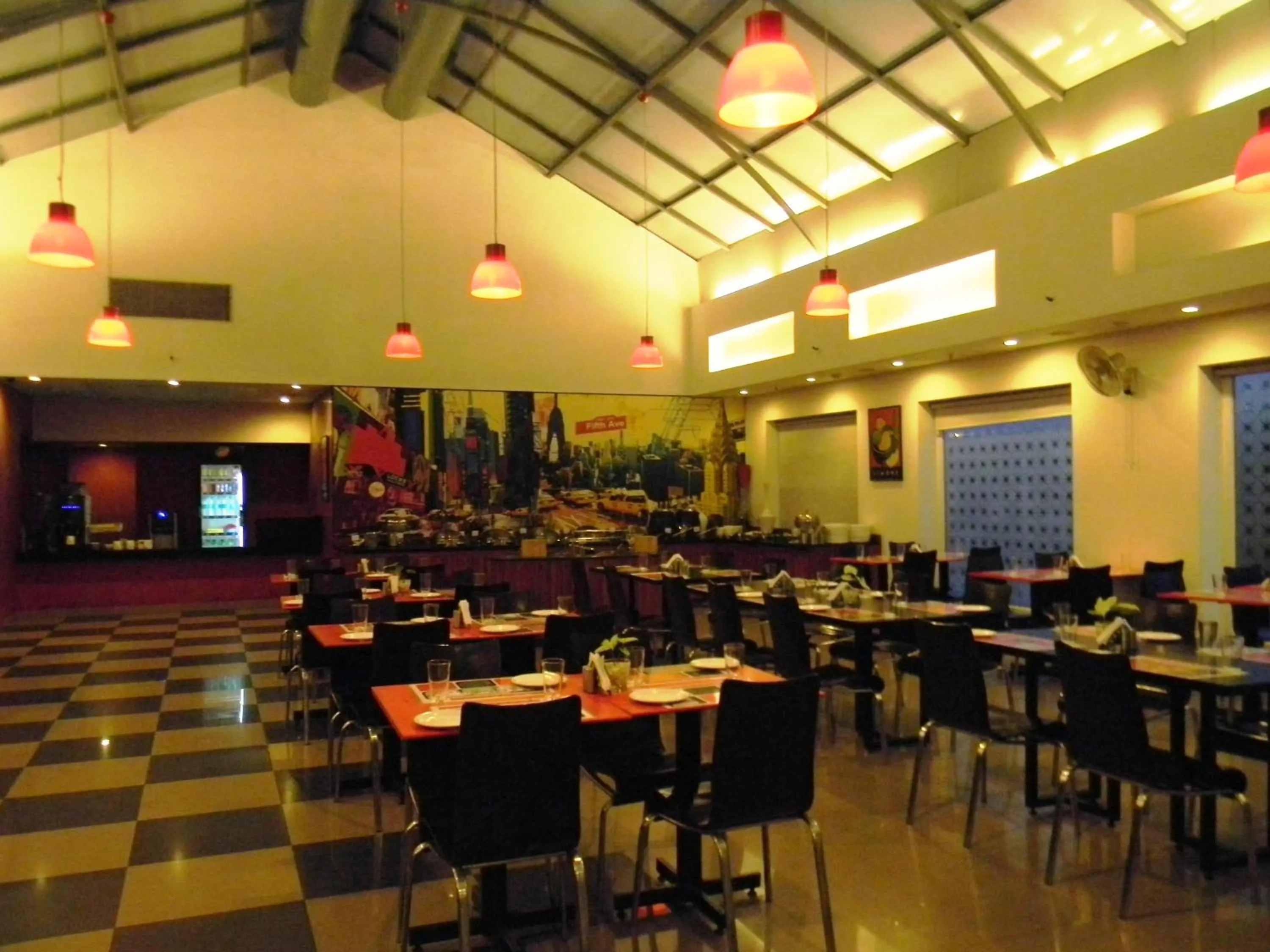 Restaurant/places to eat in Red Fox by Lemon Tree Hotels, East Delhi
