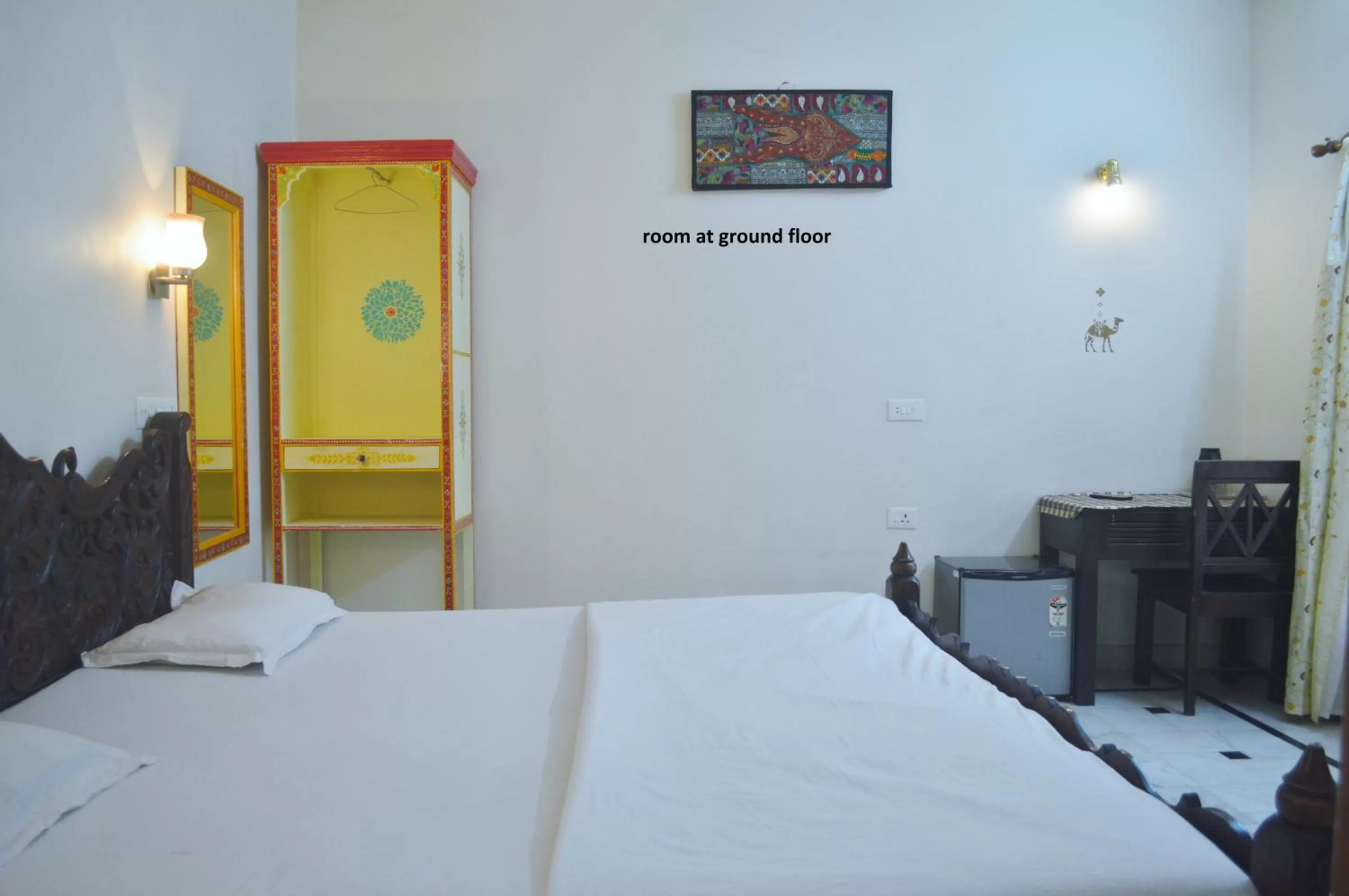 Photo of the whole room, Bed in Rigmor haveli
