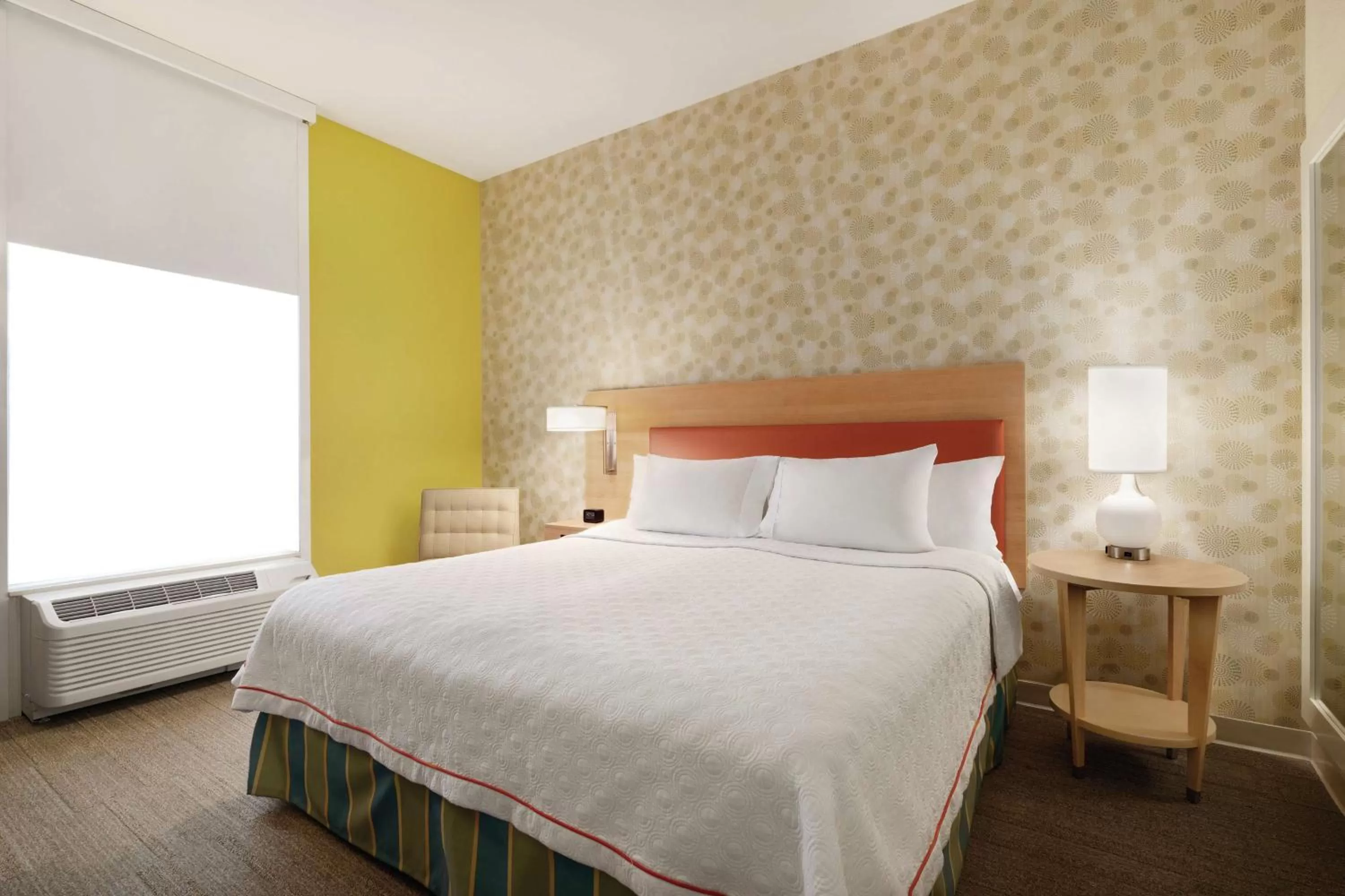 King Suite - Mobility/Hearing Access with Bath Tub - Non-Smoking in Home2 Suites by Hilton Cartersville