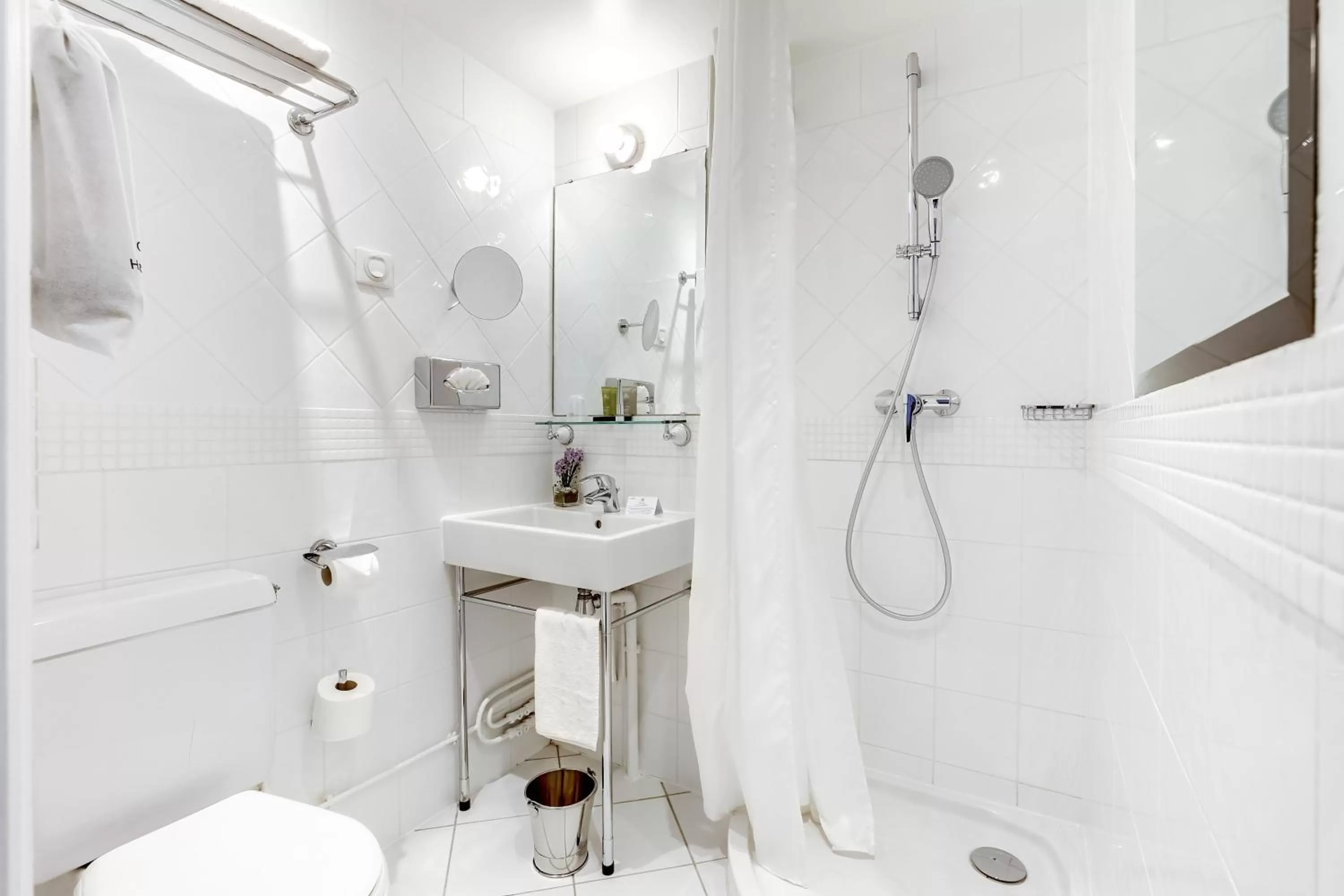 Bathroom in Hotel Lorette - Astotel