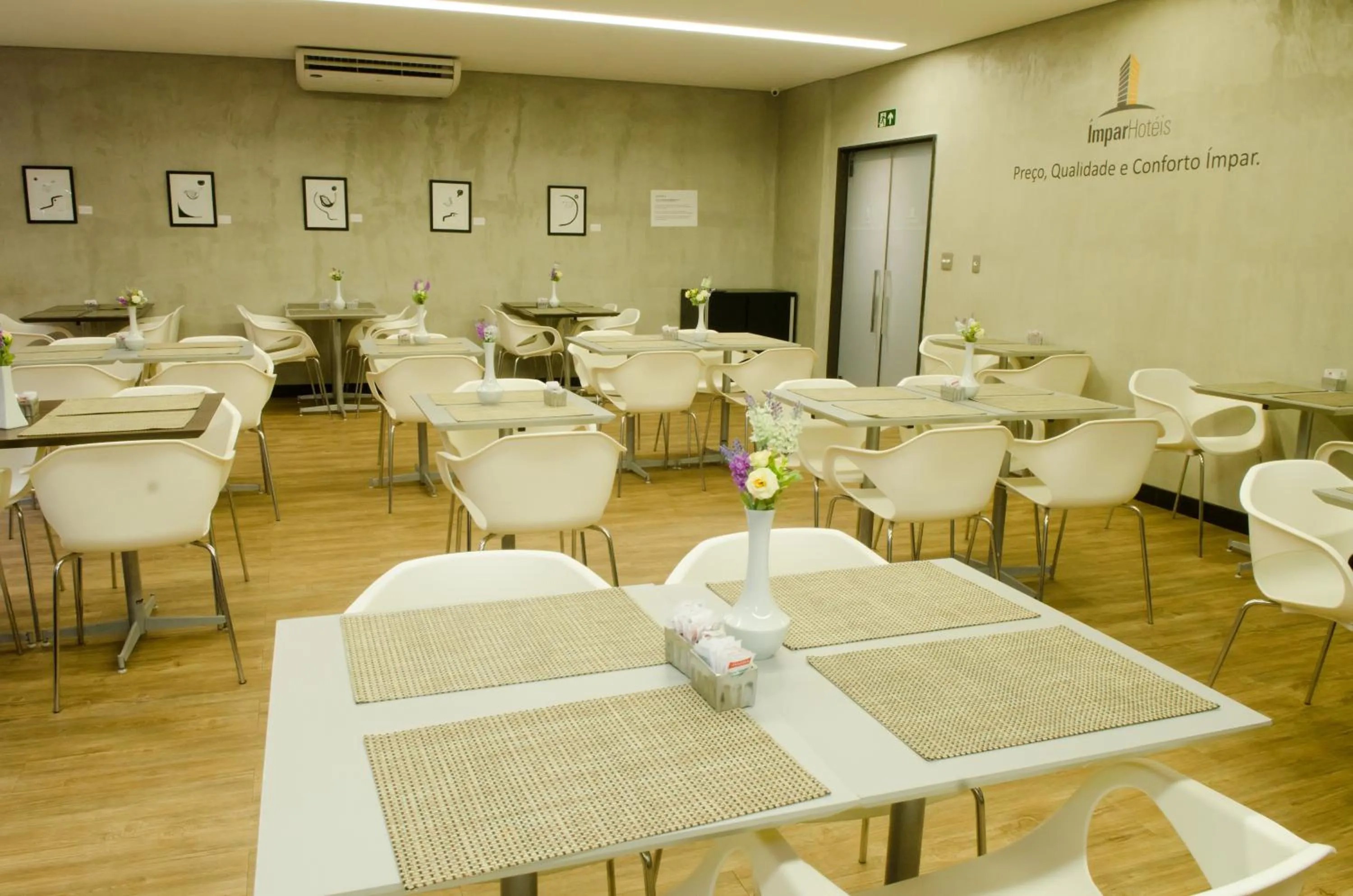 Restaurant/places to eat in Ímpar Suítes Expominas