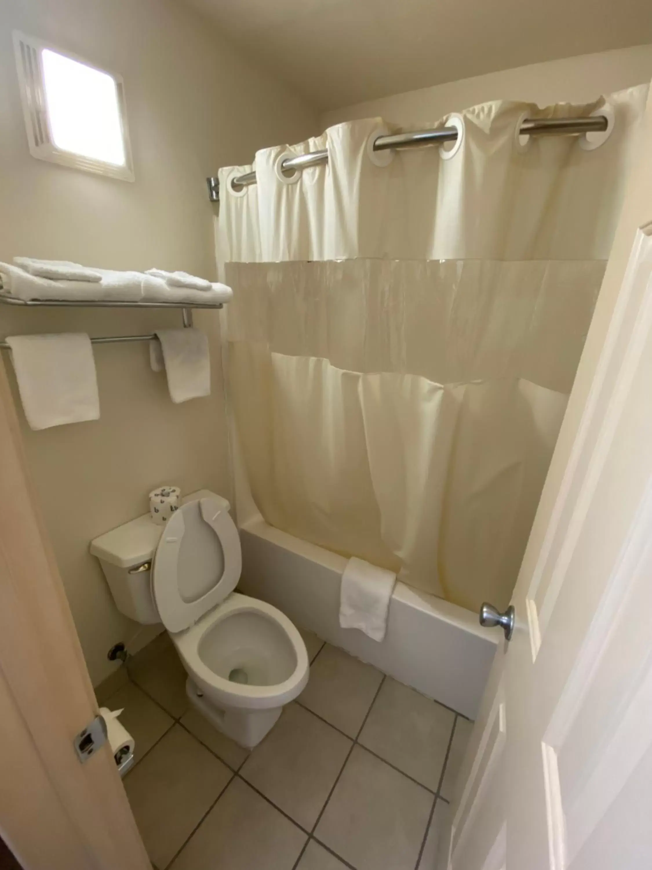 Single Room - Disability Access in El Rancho Motel Single Room - Disability Access in El Rancho Motel