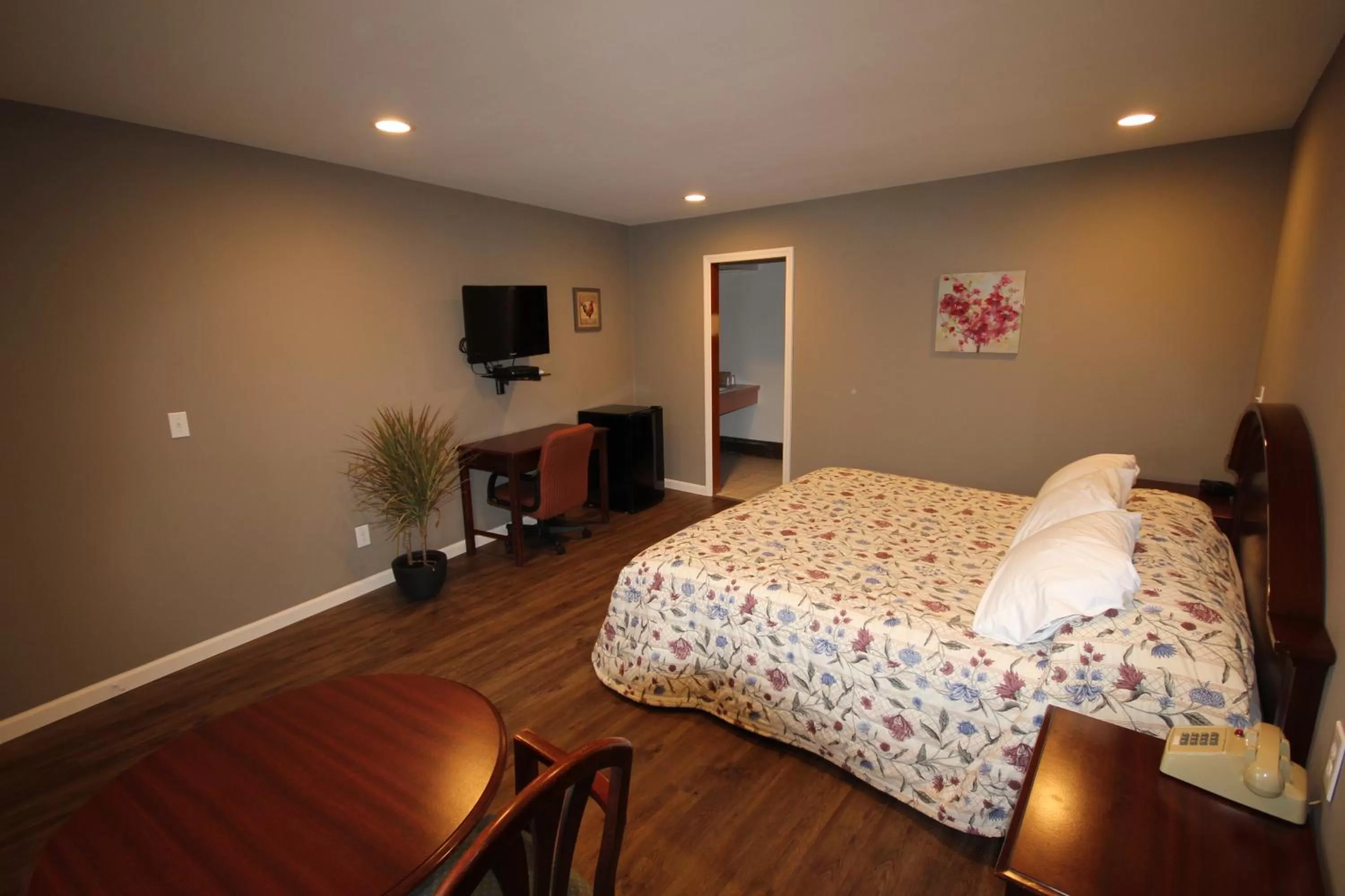 Photo of the whole room in Heidi's Inn