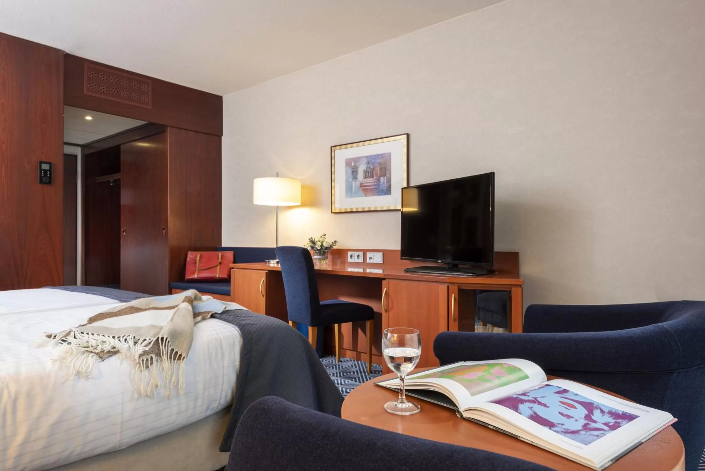 TV and multimedia, Bed in Maritim Hotel Würzburg