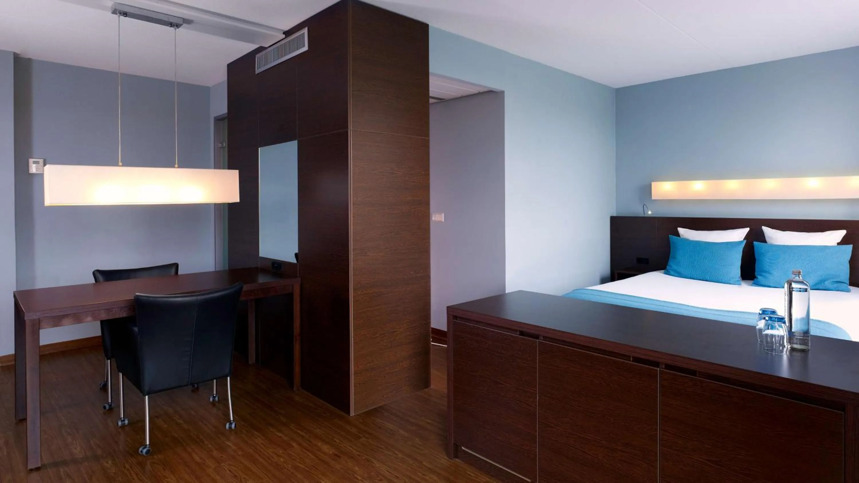 Photo of the whole room, Bed in Park Plaza Amsterdam Airport