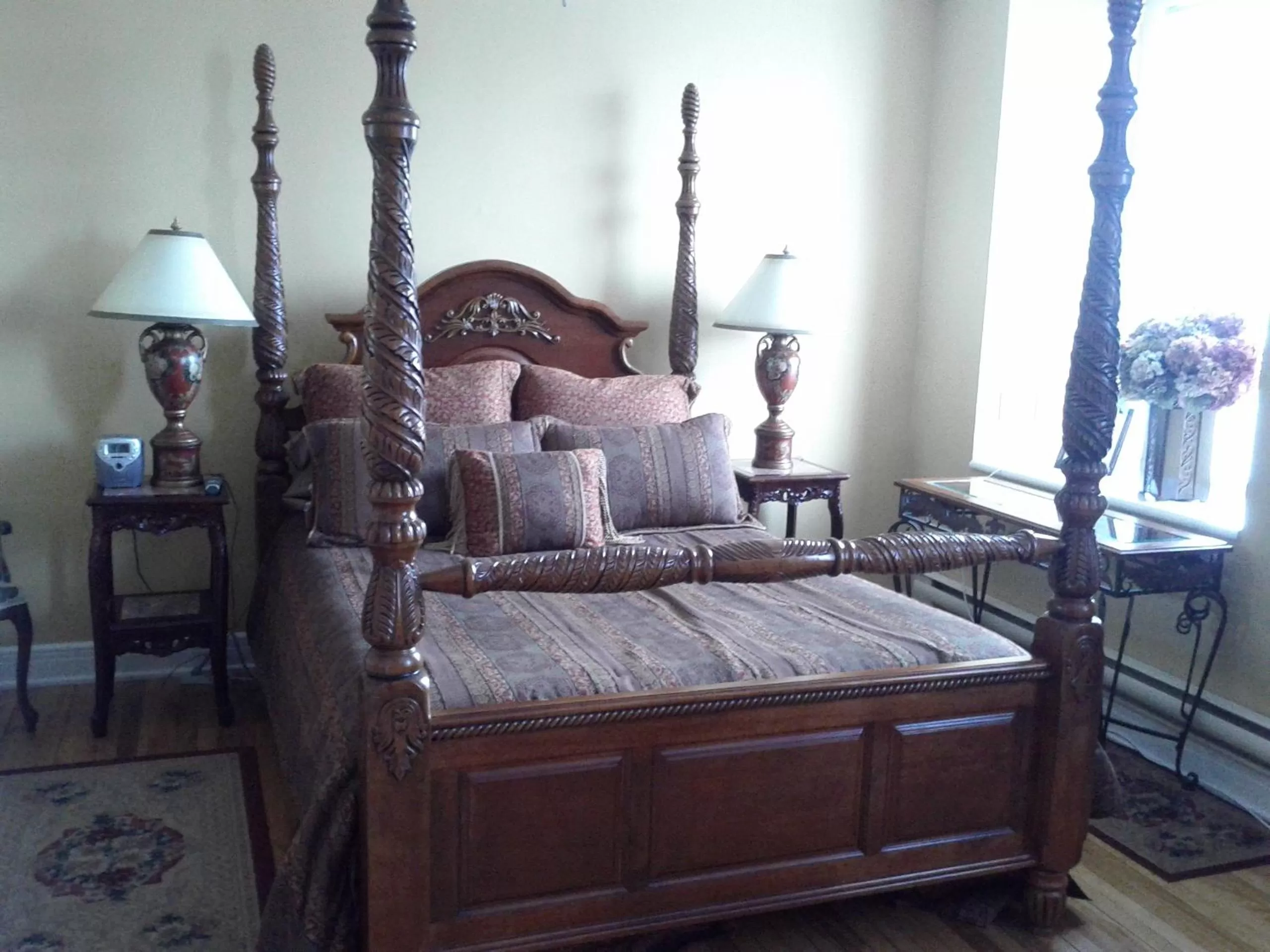 Bed in Baldachin Inn