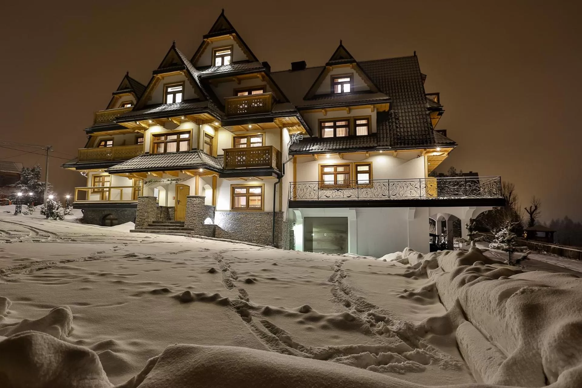 Property building in Górskie Wspomnienie