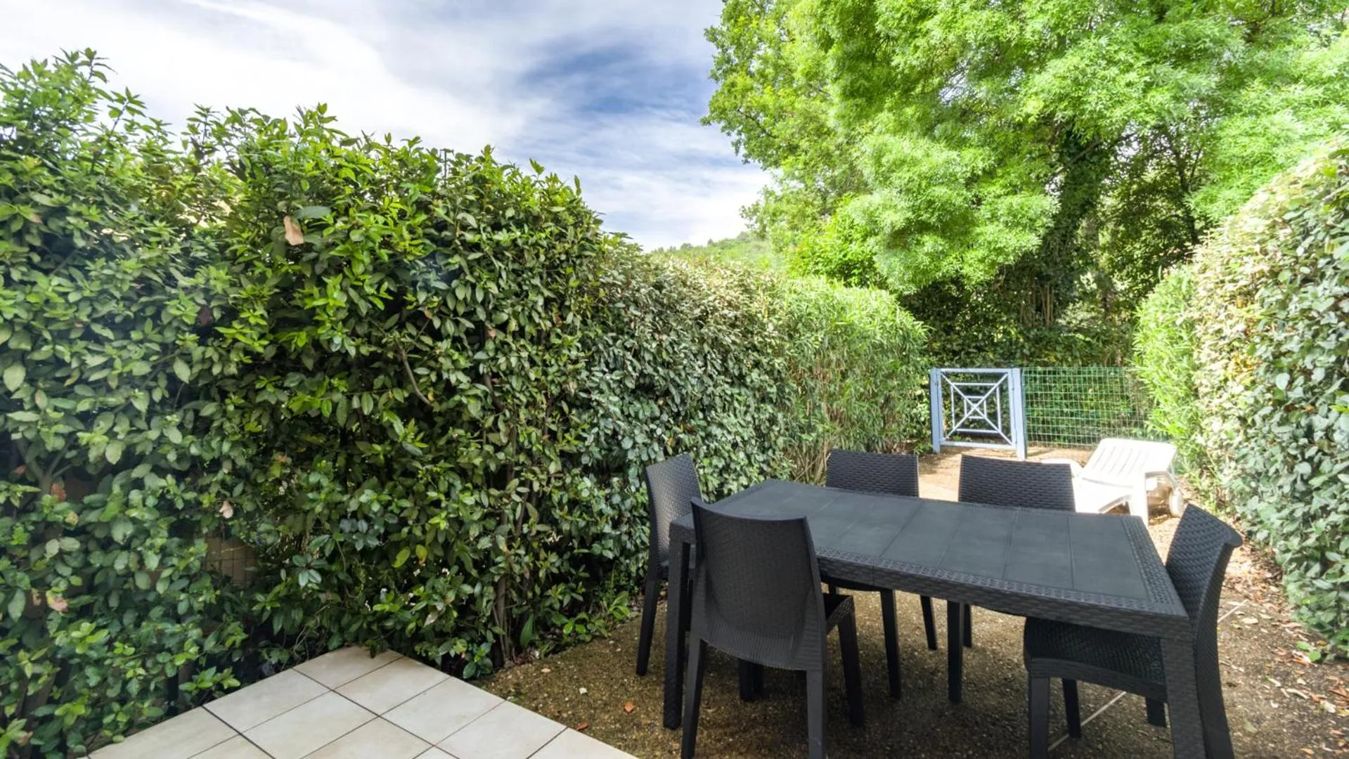 Patio in Vacancéole – Le Domaine de Camiole