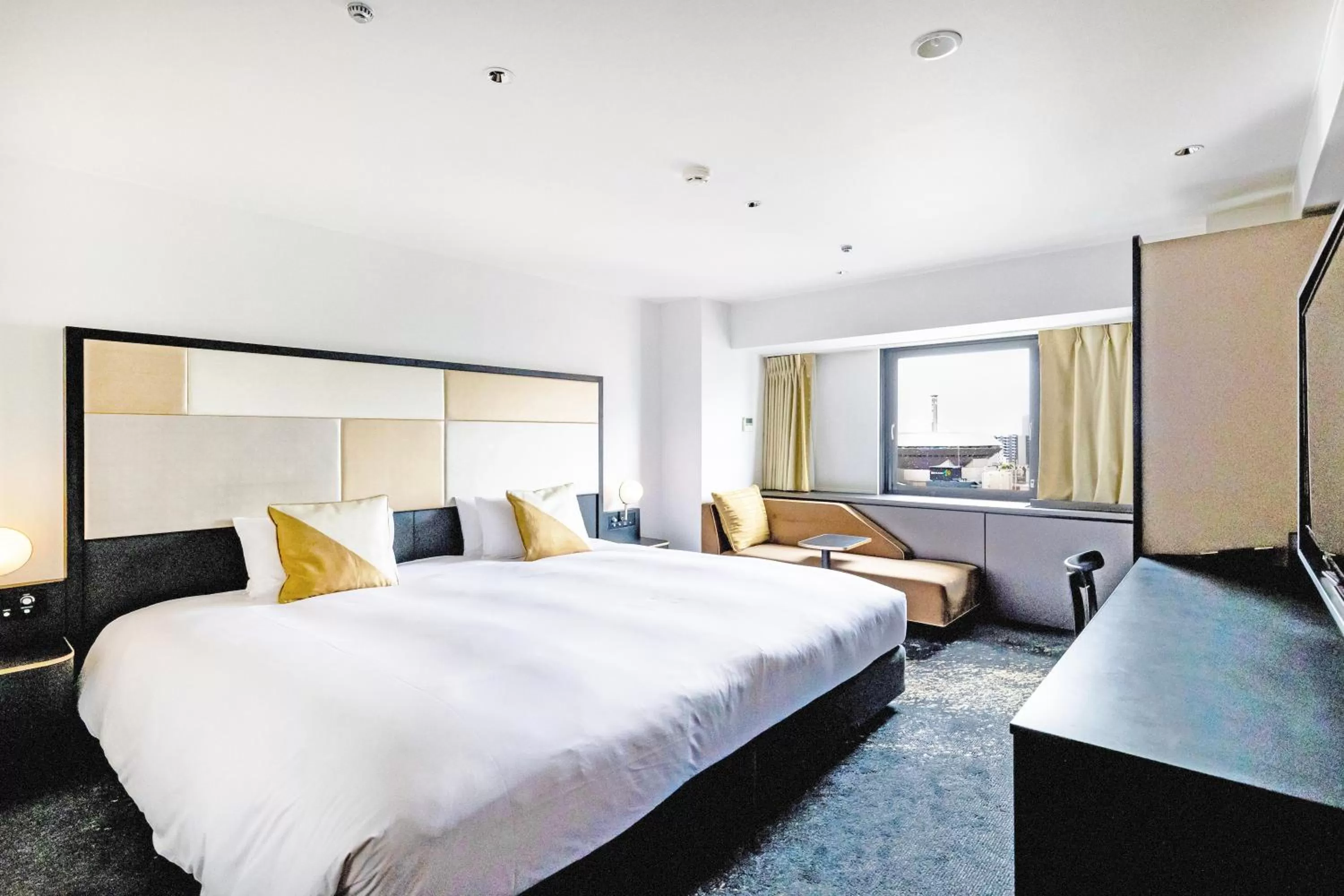 Photo of the whole room, Bed in Cross Hotel Osaka