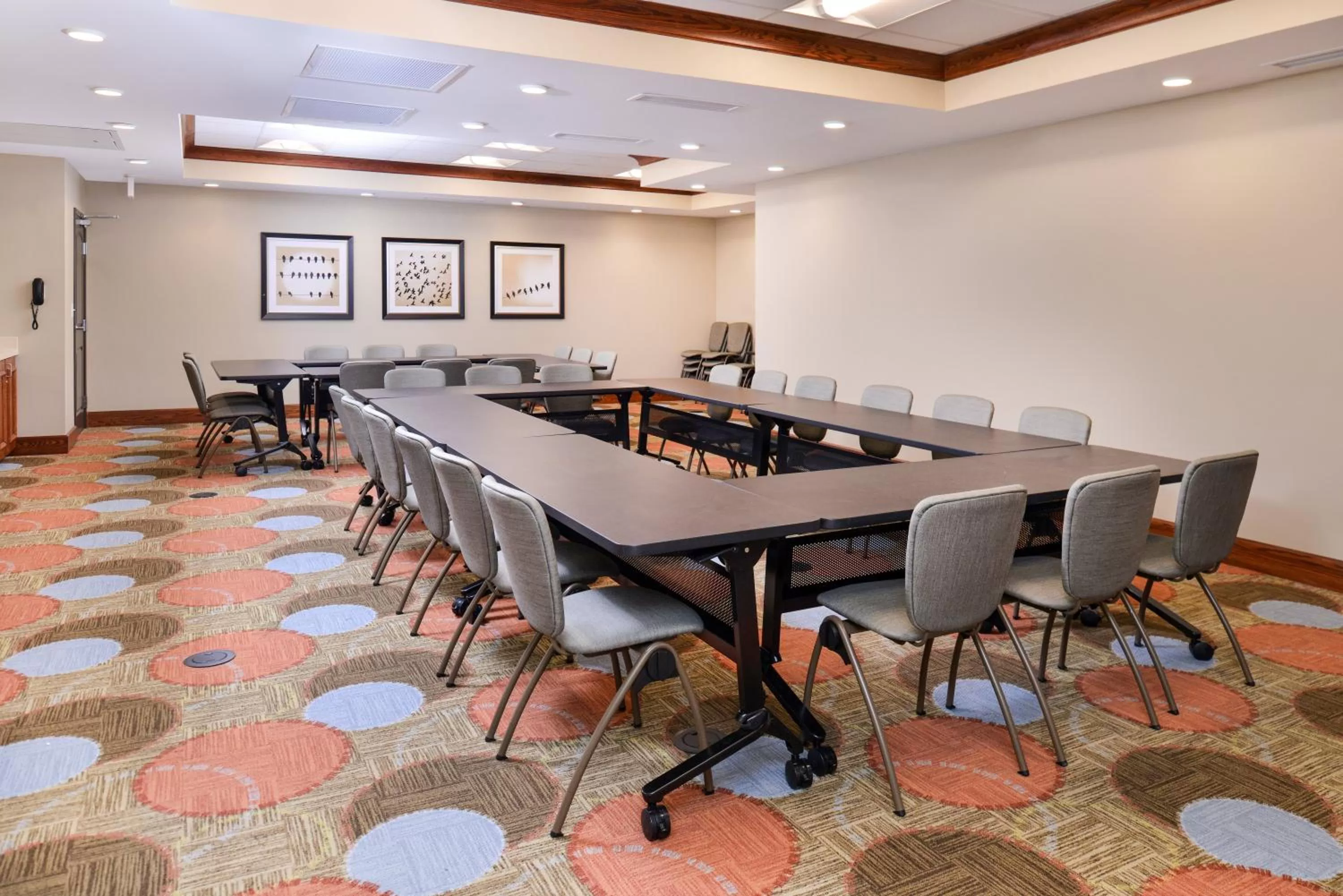 Meeting/conference room in Staybridge Suites Rochester by IHG