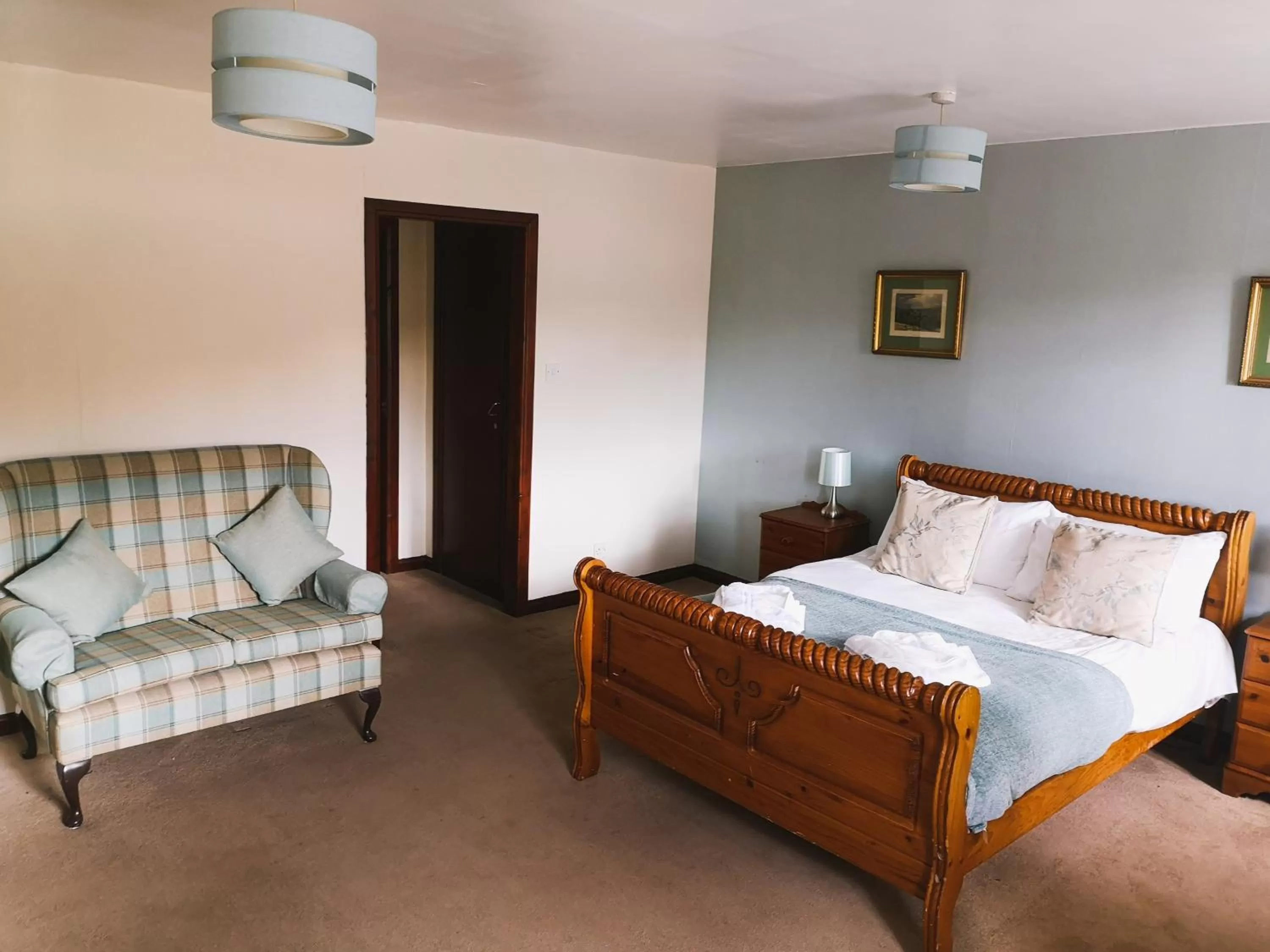 Bed in George and Abbotsford