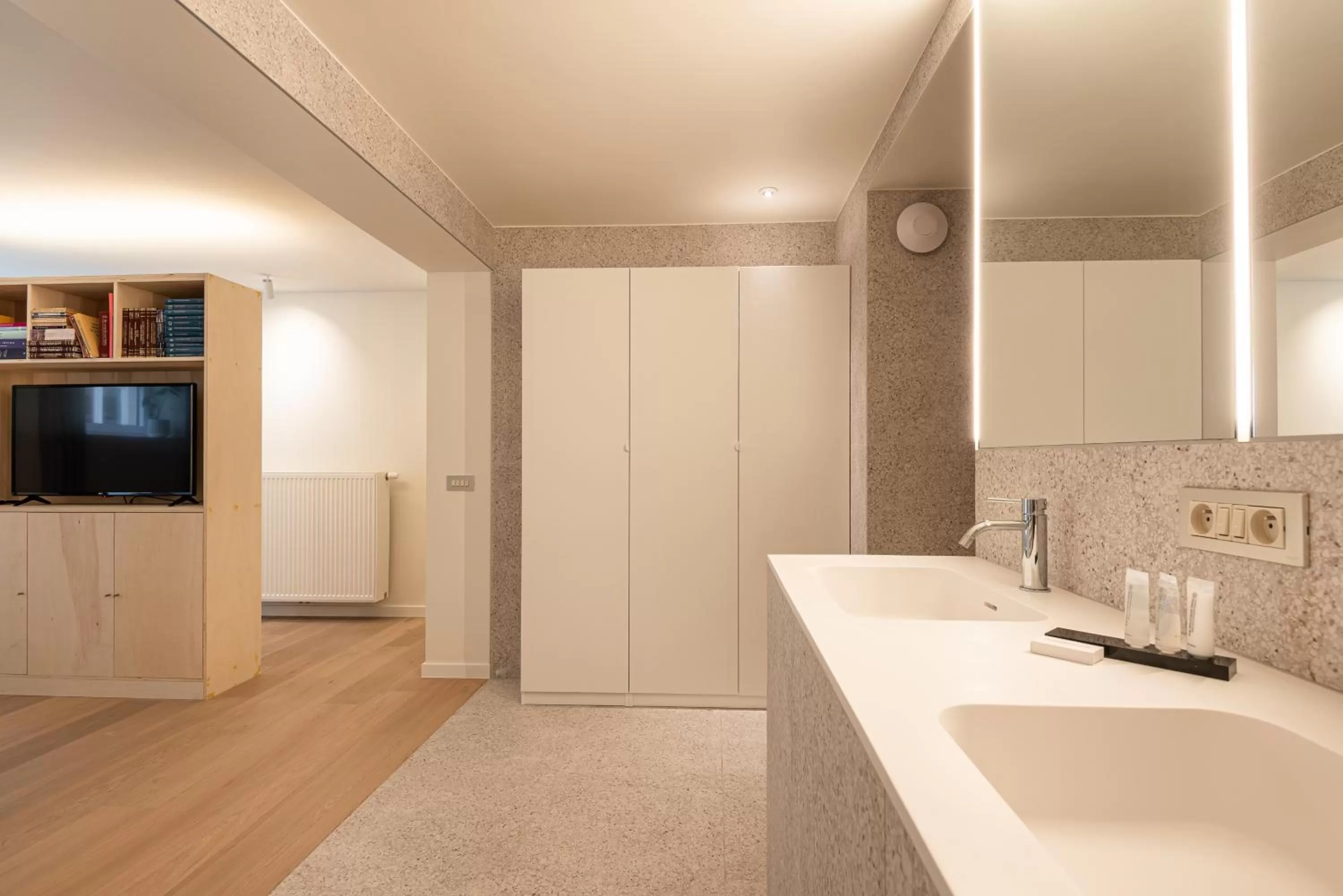 TV and multimedia in Gepetto's - Beautiful stay in the Historic centre of Ghent -